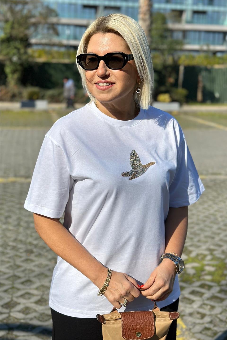 Beyaz Kuş Nakışlı Taşlı TshirtUTS241134-BEYAZ-S