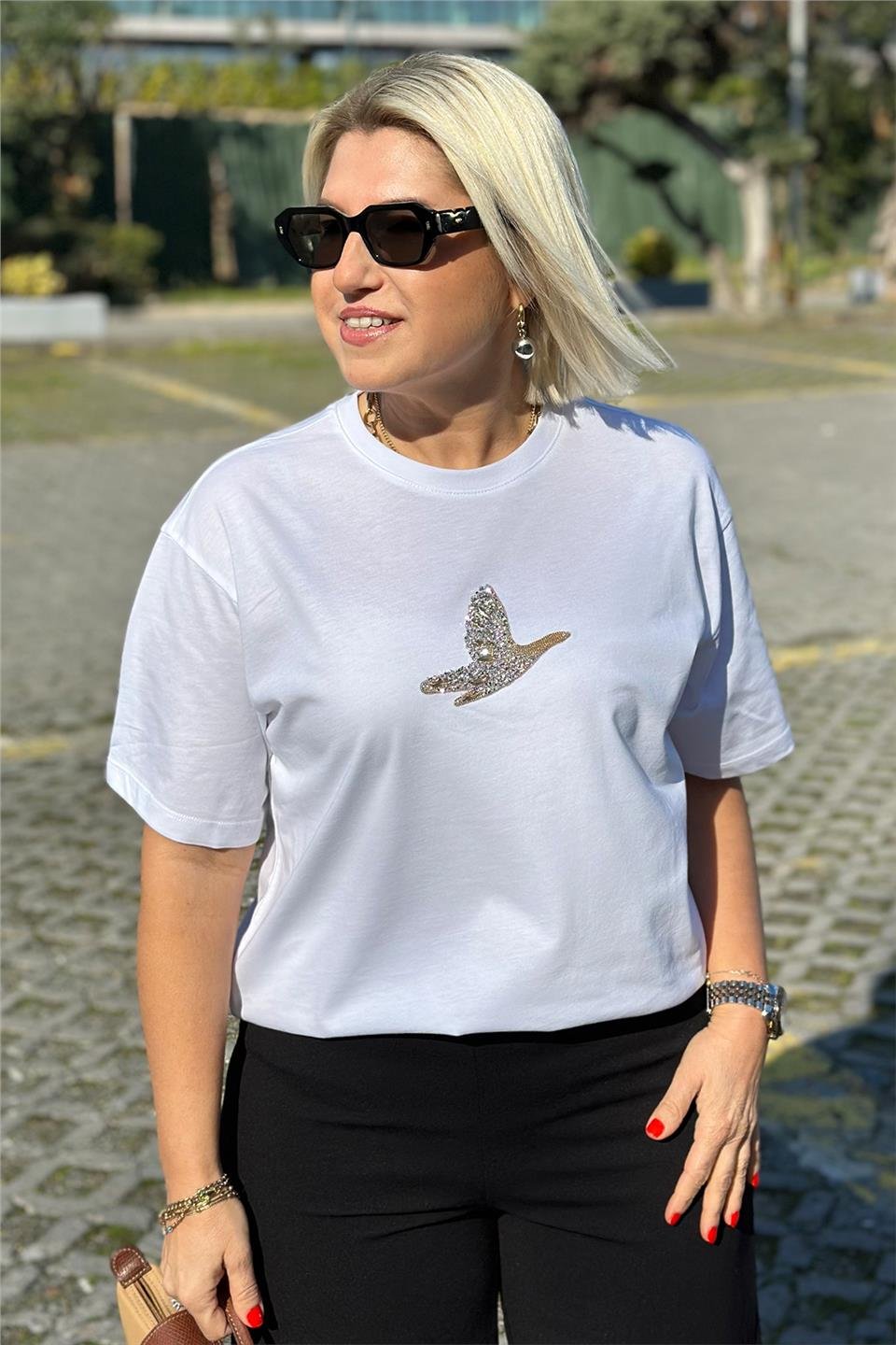 Beyaz Kuş Nakışlı Taşlı TshirtUTS241134-BEYAZ-S