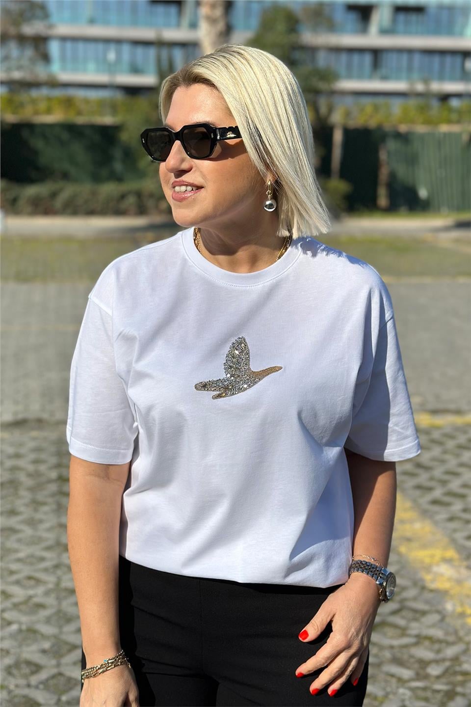 Beyaz Kuş Nakışlı Taşlı TshirtUTS241134-BEYAZ-S