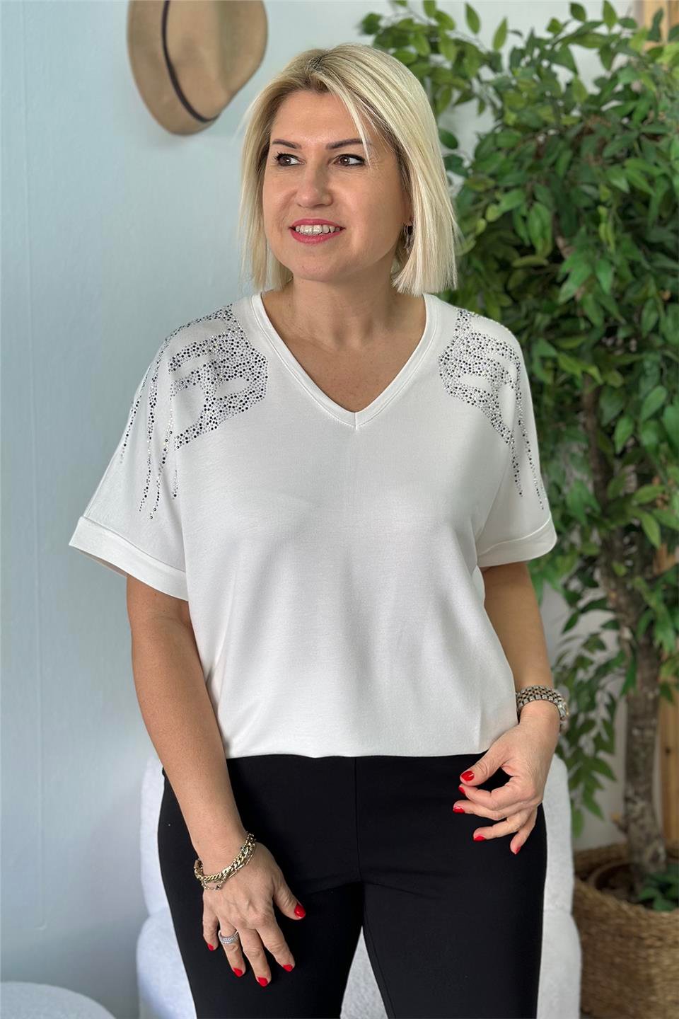 Beyaz V Yaka Omuzları Melek Kanatlı Taşlı Penye TShirtUTS25002063-BEYAZ-M/L