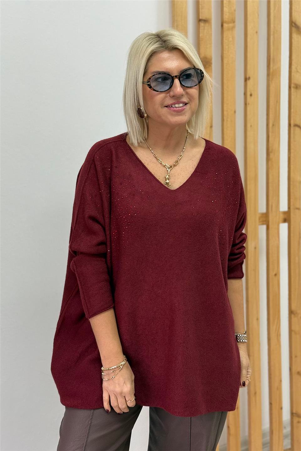 Bordo V Yaka Yakası Taş Baskılı Oversize Salaş TrikoUT24111052-BORDO-STD
