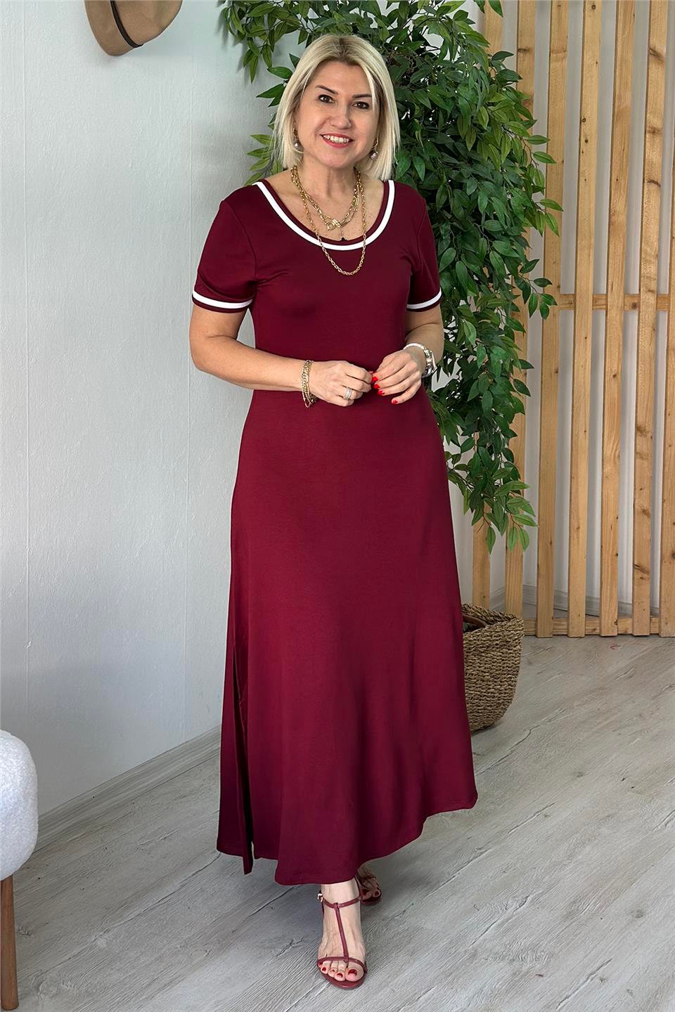 Bordo Yaka ve Kol Biteli Yandan Yırtmaçlı ElbiseELB2401236-BORDO-S