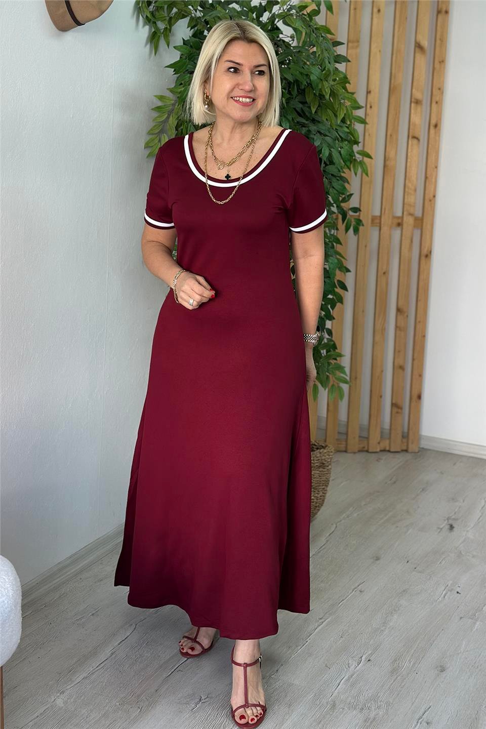 Bordo Yaka ve Kol Biteli Yandan Yırtmaçlı ElbiseELB2401236-BORDO-S