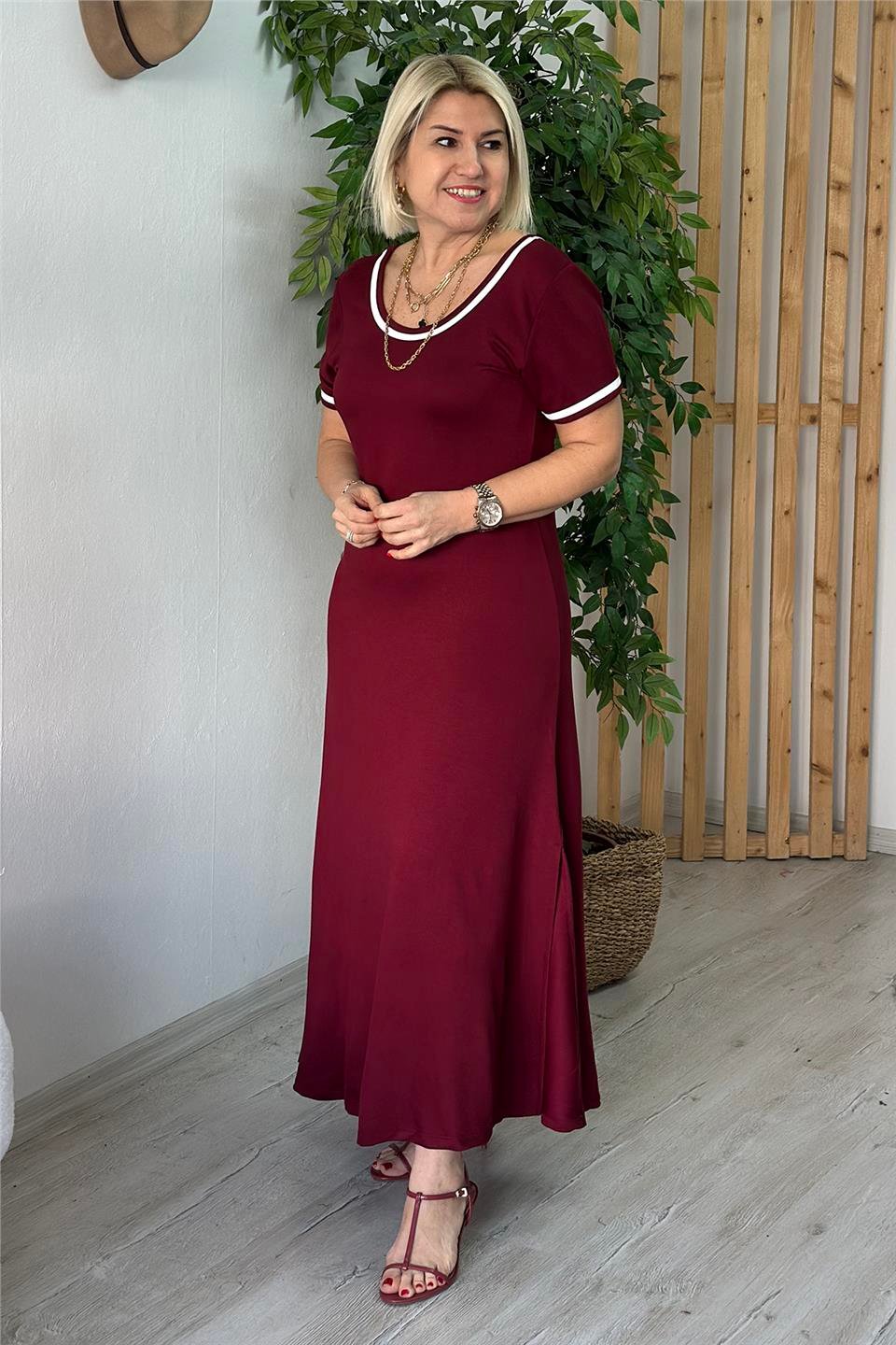 Bordo Yaka ve Kol Biteli Yandan Yırtmaçlı ElbiseELB2401236-BORDO-S