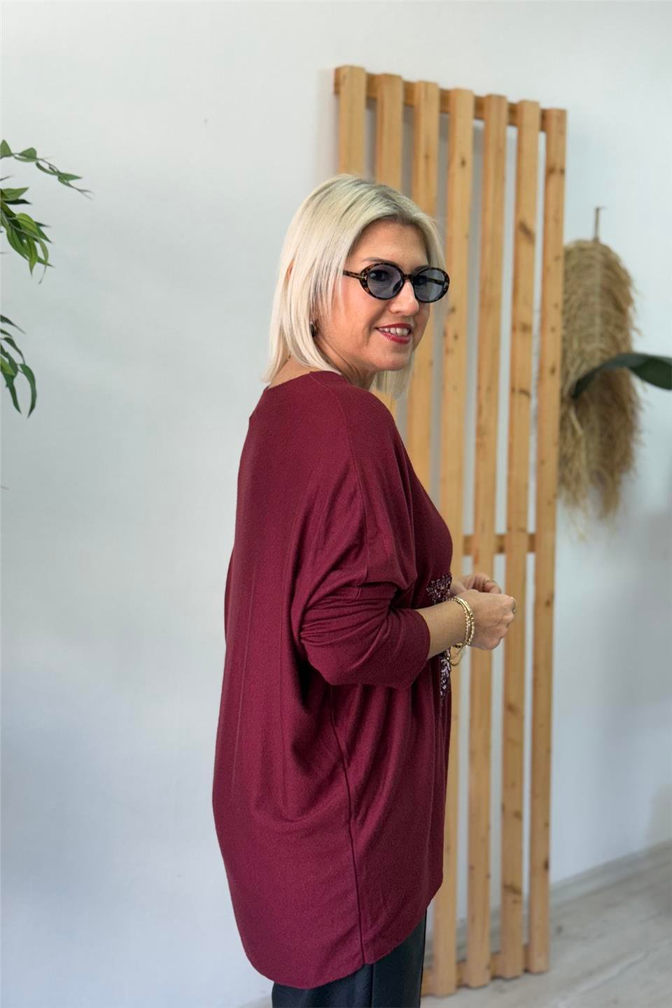Bordo Yıldız İşlemeli Verev Kesim Tunik BluzUBL2412260-BORDO-STD