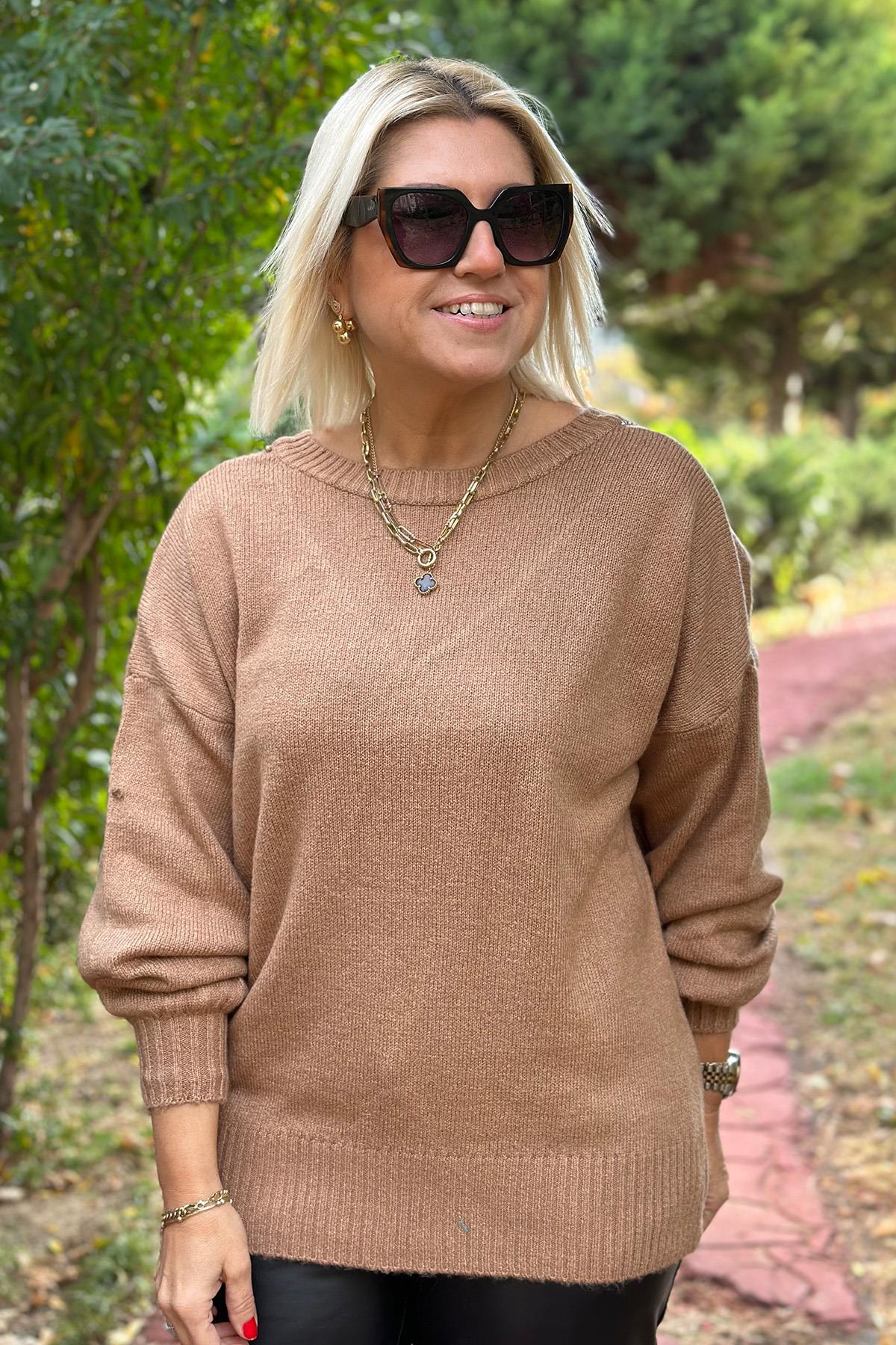 Camel Yakası Taşlı Ön Arka Kullanımlı TrikoUT24110912-CAMEL-STD