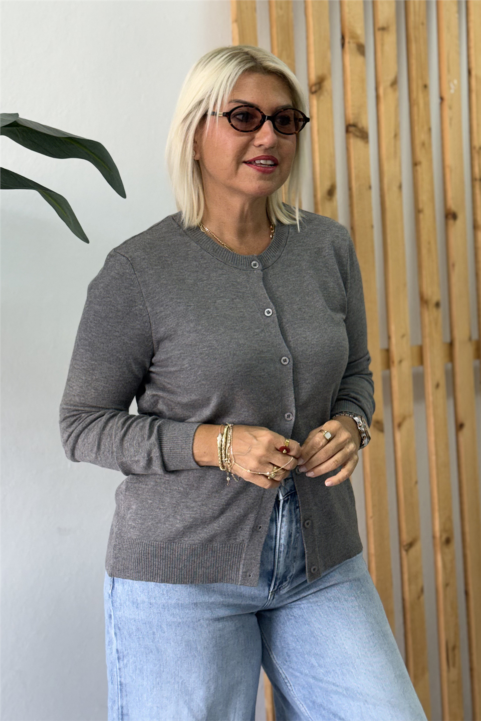 Gri Bisiklet Yaka Basic Düğmeli HırkaHRK202600113-GRI-STD