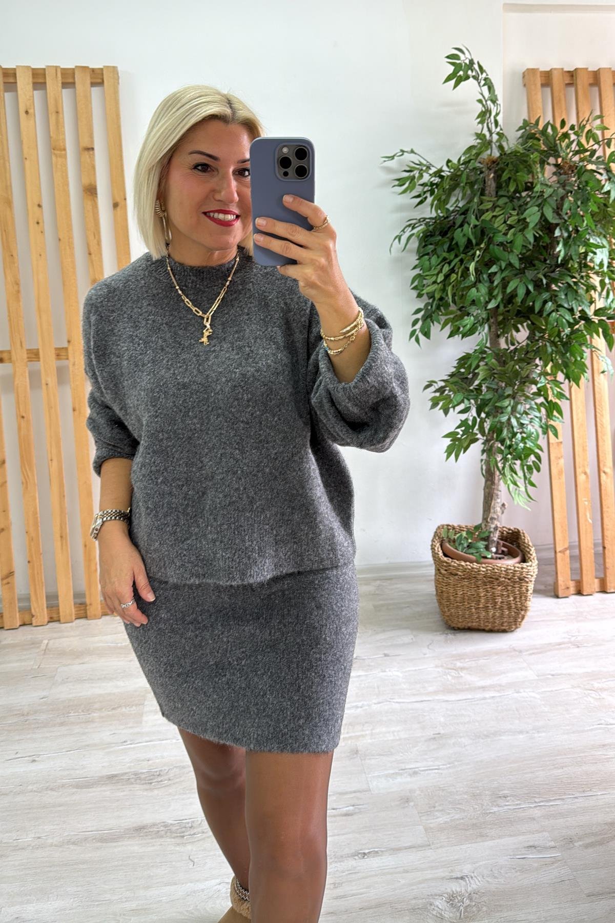Gri Bisiklet Yaka Mini Yumşacık Triko Etekli TakımUTK2501184-GRI-STD
