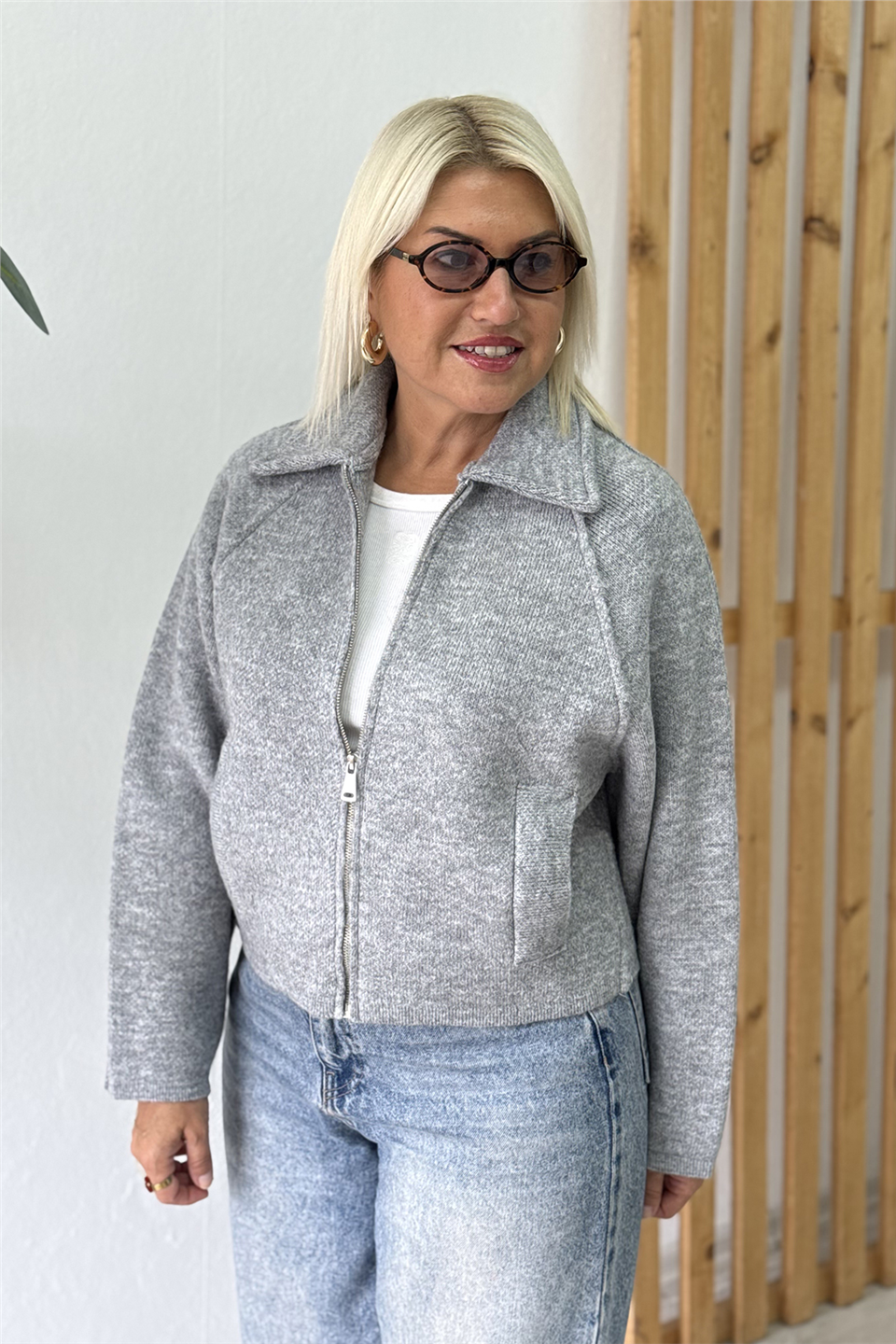 Gri Fermuarlı Kısa Dik Yaka HırkaHRK202600116-GRI-STD
