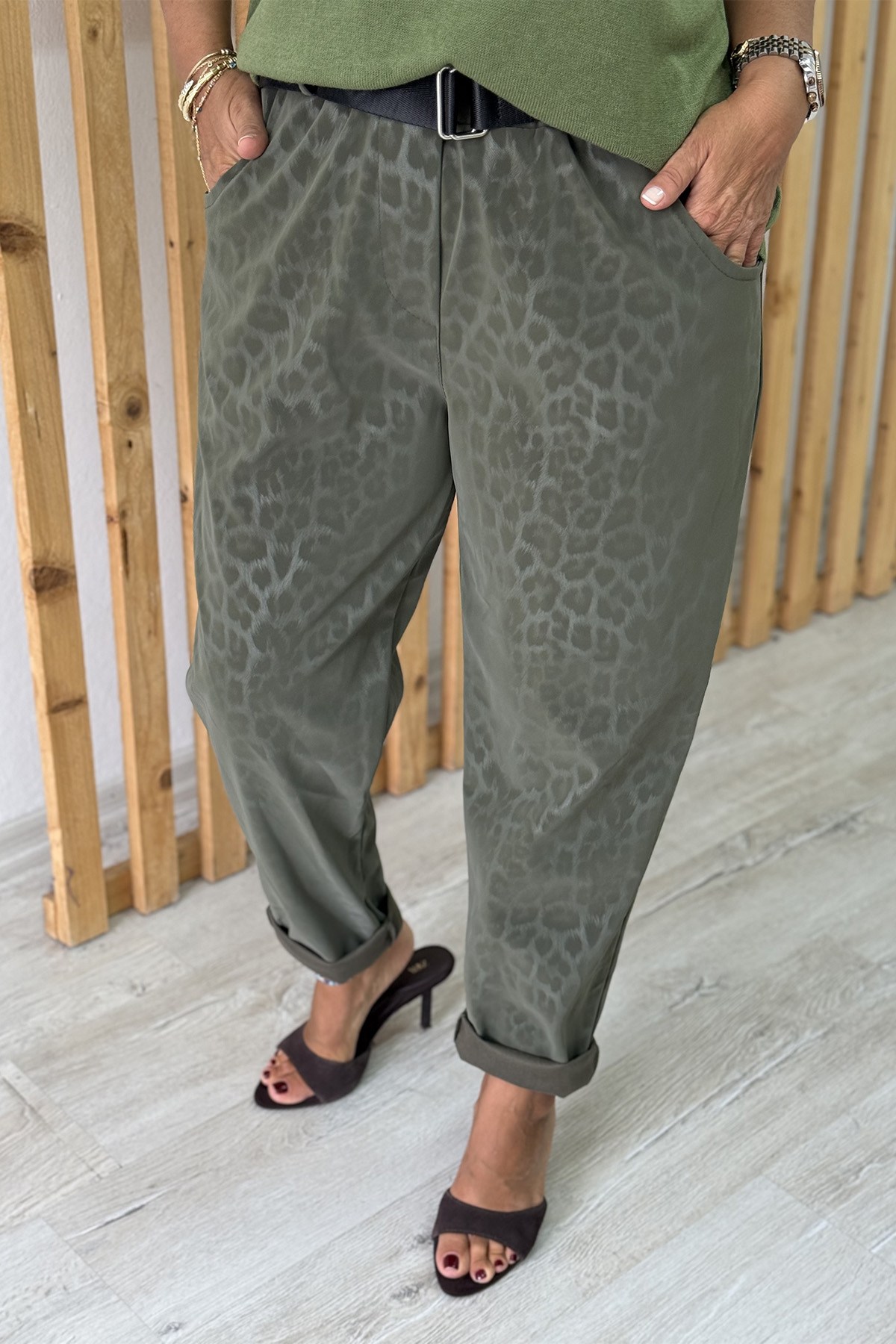 Haki Beli Kemerli Havuç Model Mumlu Deri PantolonAPNT20250912-HAKI-STD