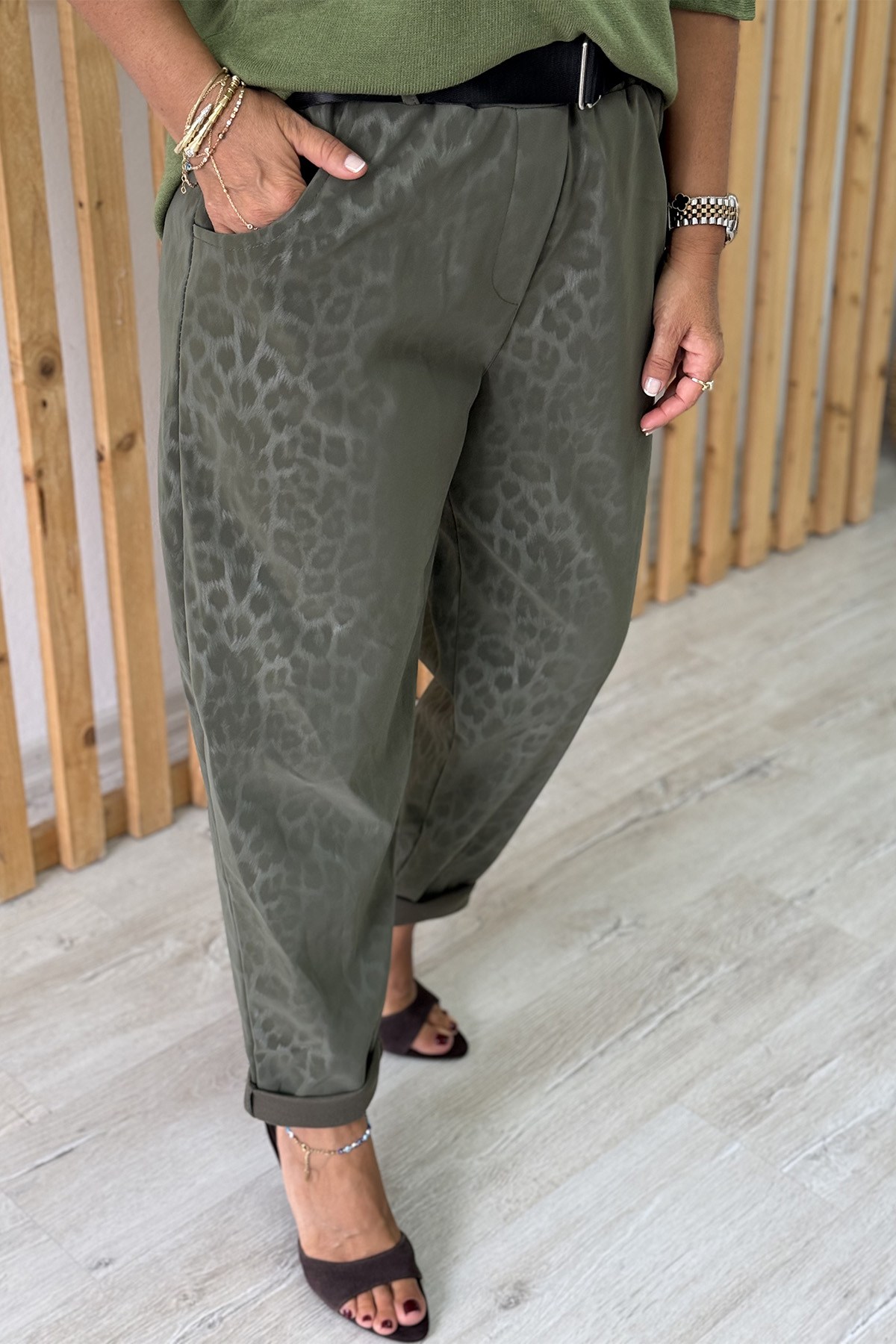 Haki Beli Kemerli Havuç Model Mumlu Deri PantolonAPNT20250912-HAKI-STD