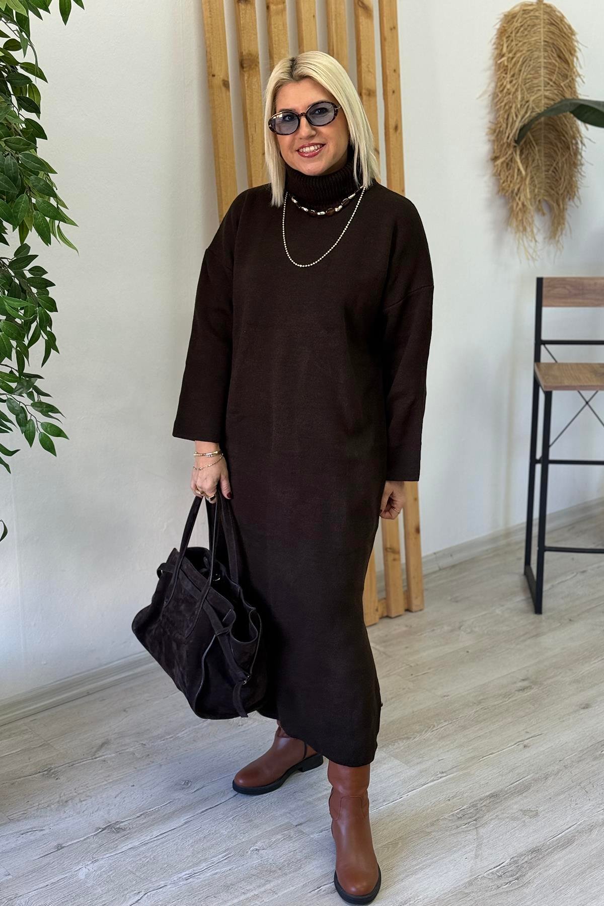 Kahve Balıkçı Yaka Yırtmaçlı Uzun Triko ElbiseELB25013122-KAHVE-STD