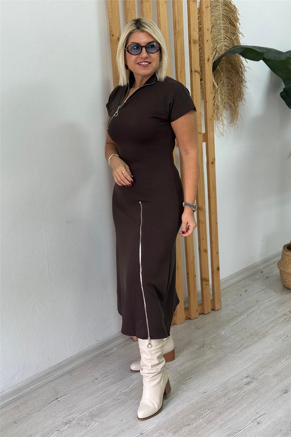 Kahve Balıkçı Yakası ve Etek Detay Fermuarlı Uzun ElbiseELB25013127-KAHVE-S