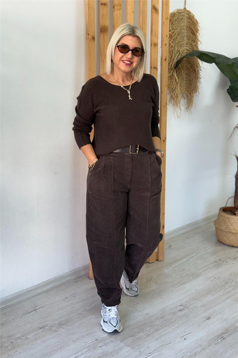 Kahve Beli Lastikli Havuç Model Kemerli Kadife PantolonAPNT20250921-KAHVE-STD