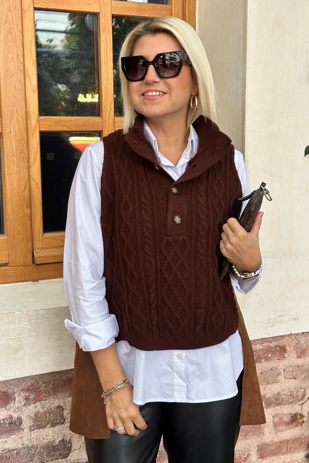 Kahve Düğmeli Triko Detaylı SüveterUT24110925-KAHVE-STD