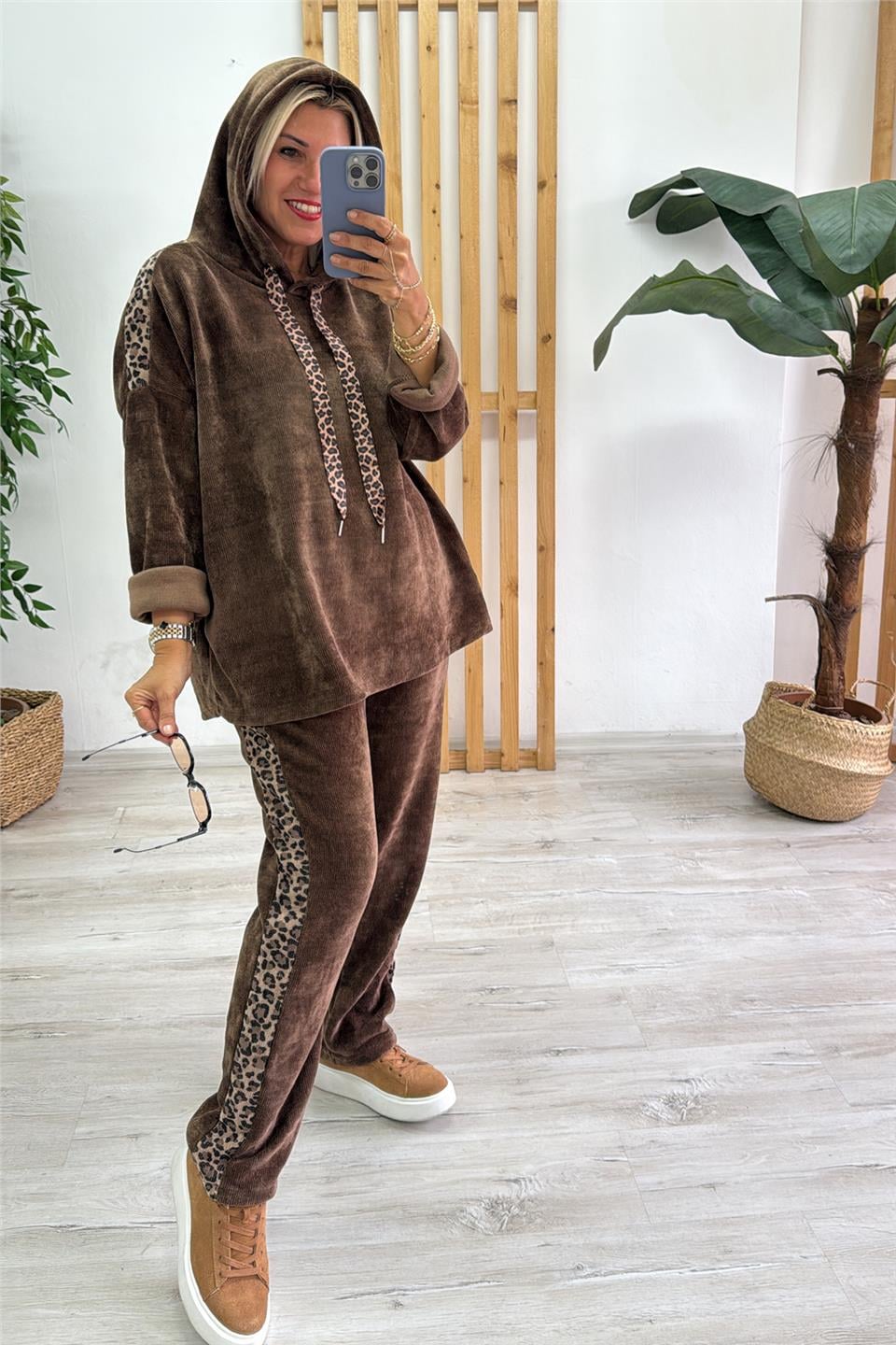 Kahverengi Kapüşonlu Leopar Şeritli İthal Kadife İkili TakımUTK2501181-KAHVERENGI-STD