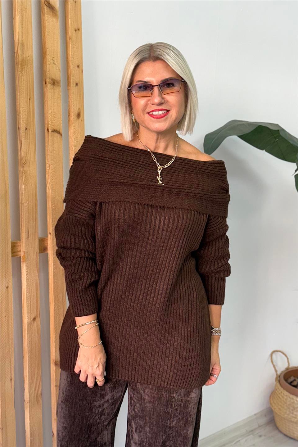 Kahverengi Madonna Yaka Örme Tunik KazakUT24111005-KAHVERENGI-STD
