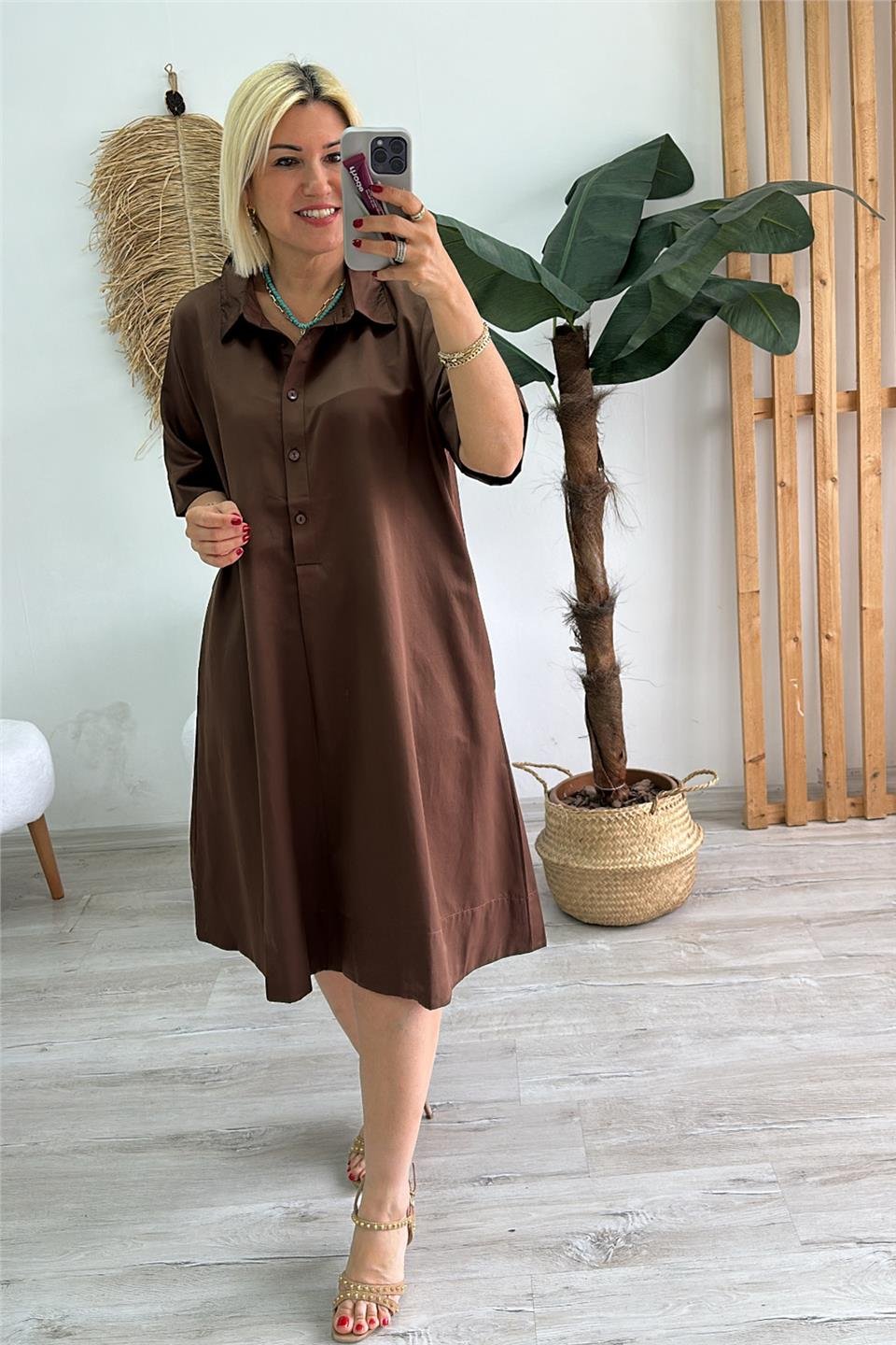 Kahverengi Polo Yaka Yarım Pat Düğmeli Salaş ElbiseELB2401264-KAHVERENGI-42