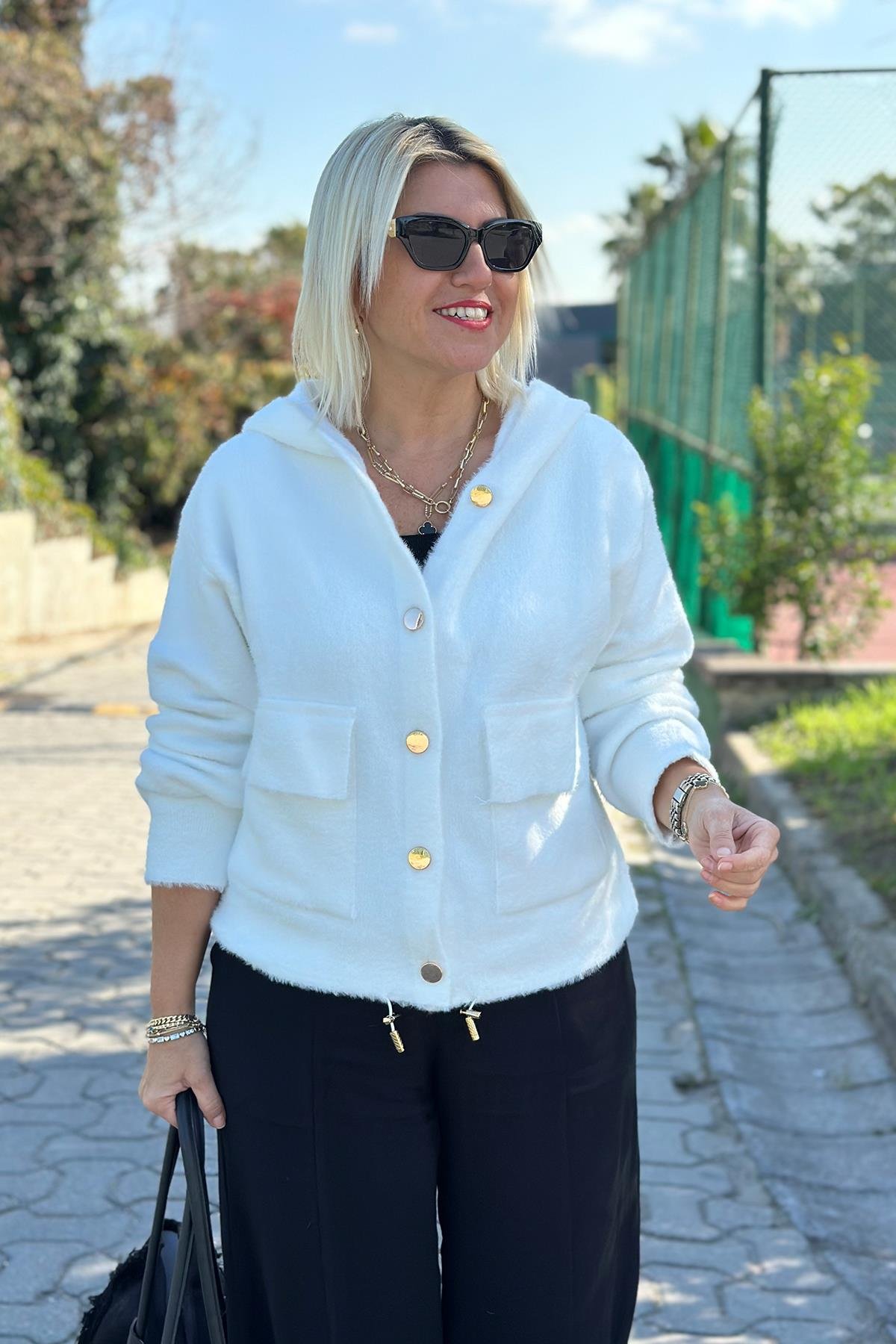 Kapşonlu Gold Düğmeli Angora HırkaDK2230144-BEYAZ-STD