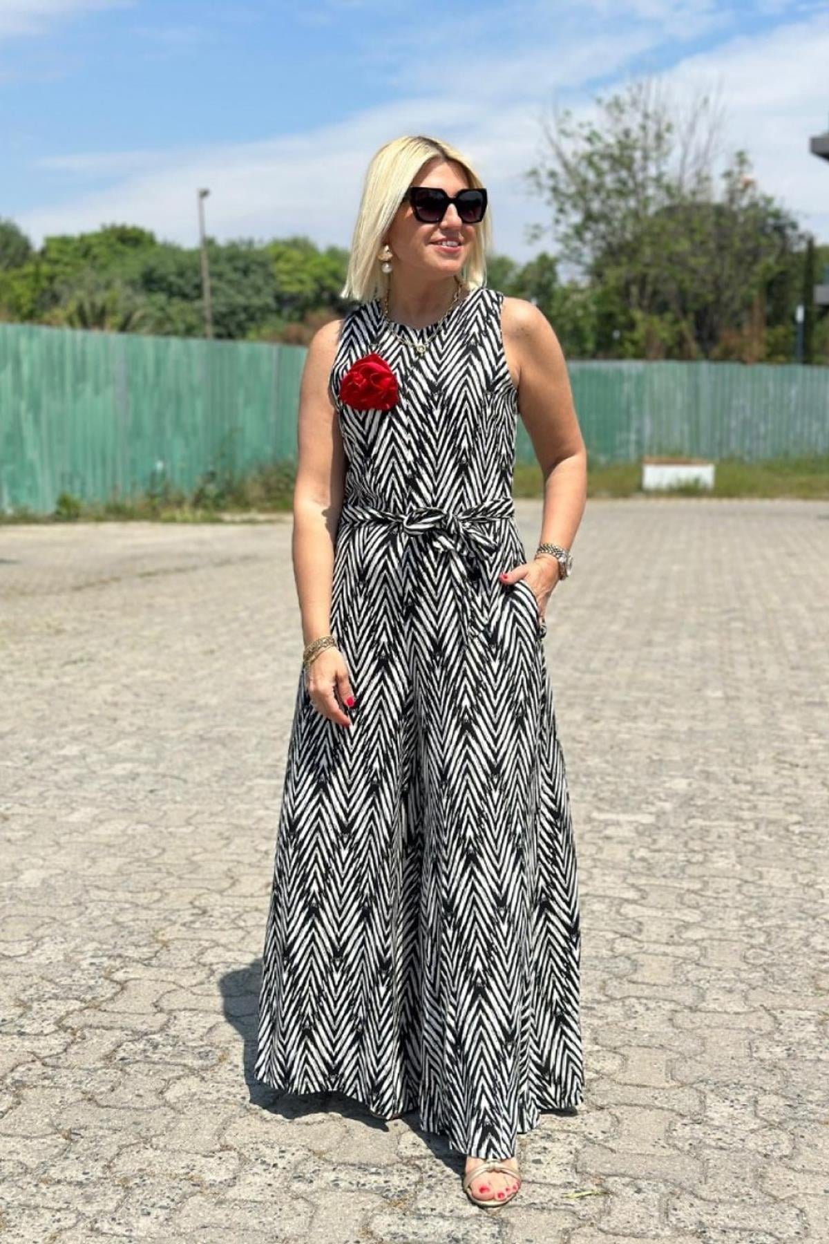 Kolsuz Zebra Desen Gül Detaylı Tulum AY217033-Siyah