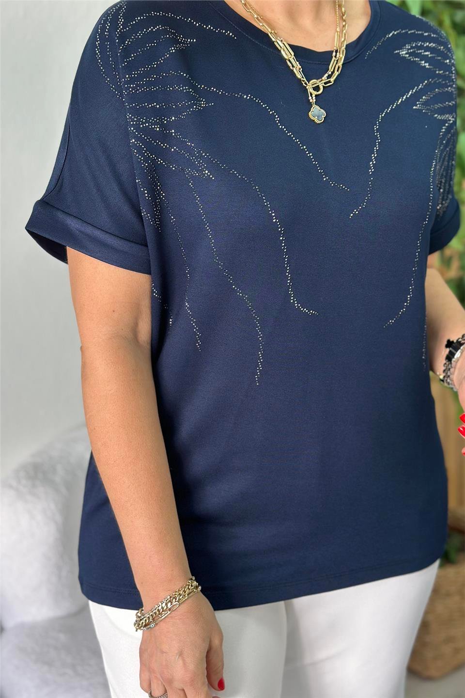 Lacivert Bisiklet yaka Çiçek Desen Taş Baskılı Penye TshirtUTS25002062-LACIVERT-M/L