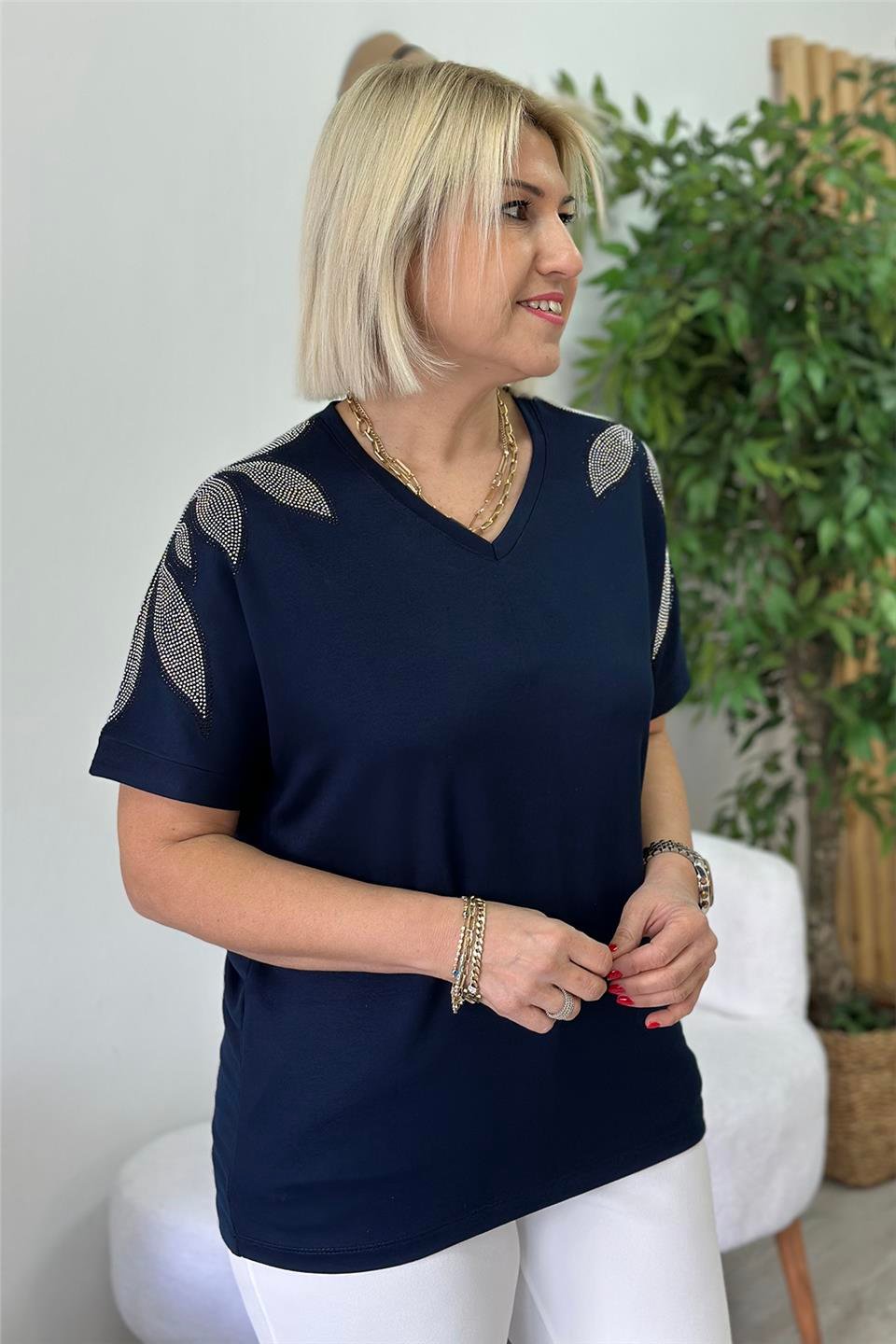 Lacivert V Yaka Yaprak Desen Taş Baskılı Penye TShirtUTS25002064-LACIVERT-M/L