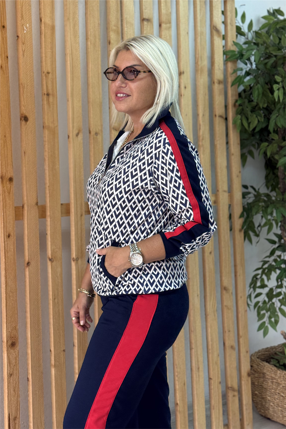 Lacivert Yaka Fermuarlı Desenli Şerit Detaylı Eşofman TakımıUTK25012029-LACIVERT-S
