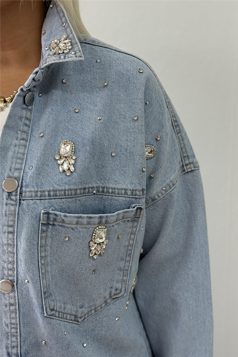 Mavi Yaka ve Beden Taş İşlemeli Denim GömlekGM20260053-MAVI-S