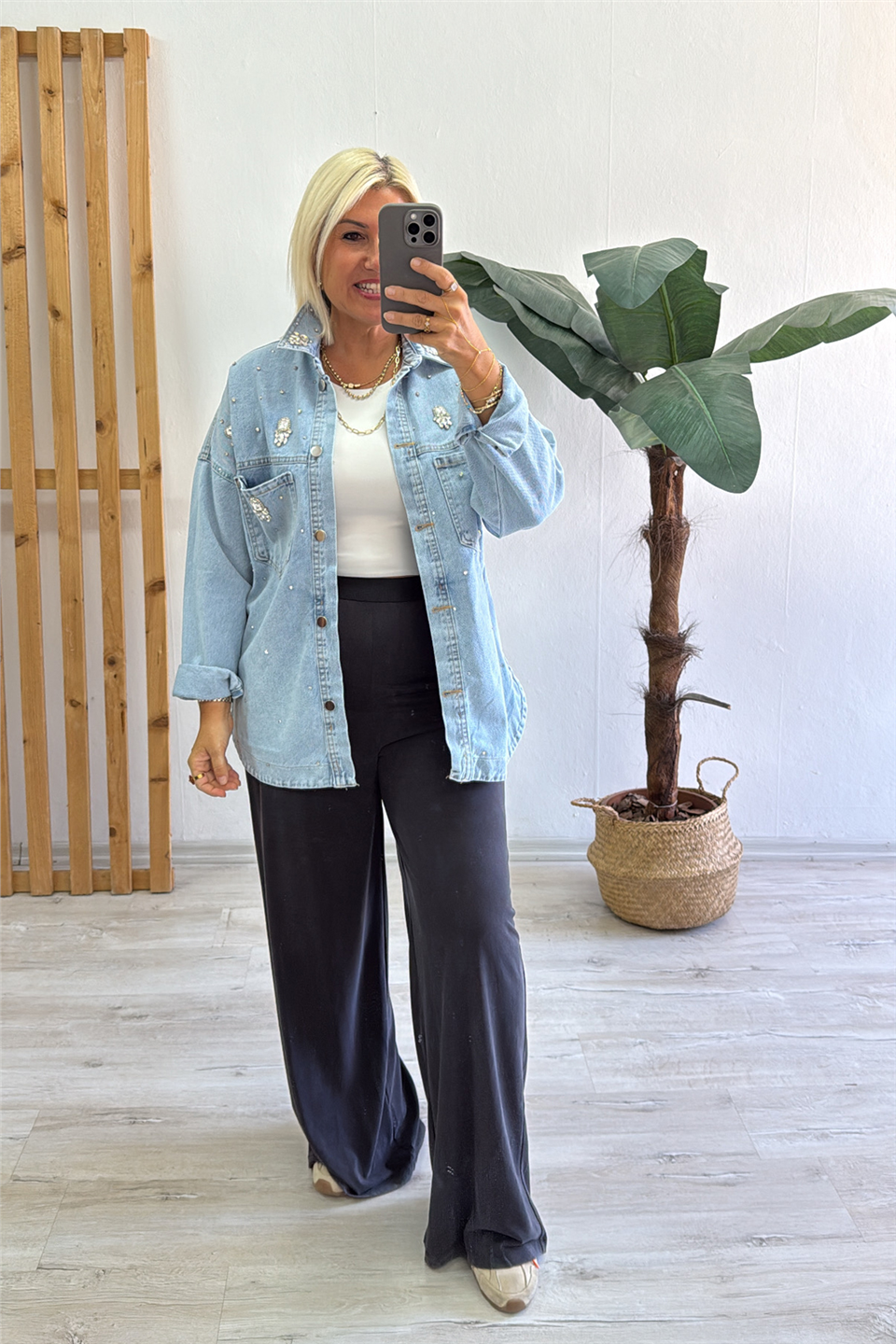 Mavi Yaka ve Beden Taş İşlemeli Denim GömlekGM20260053-MAVI-S