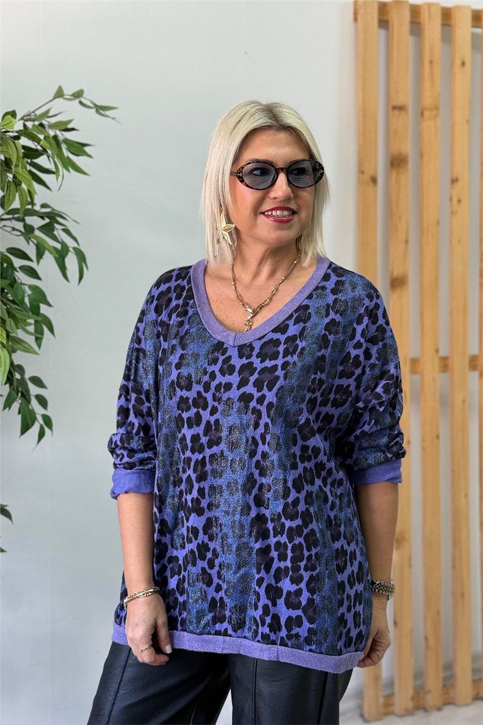 Mor V Yaka Varak Baskılı Leopar BluzUT24111036-MOR-STD