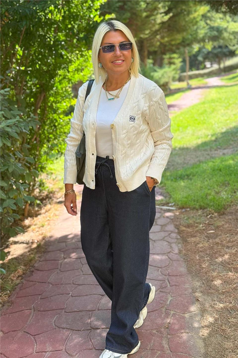 Nakış Arkalı Üç Düğmeli HırkaDKH20250906-KREM-STANDART