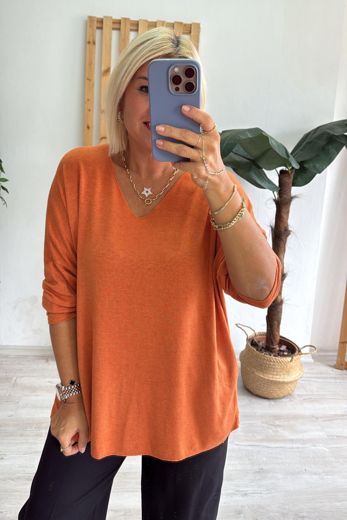 Orange V Yaka Pamuklu Düz İthal BluzUBL2412250-ORANGE-STD