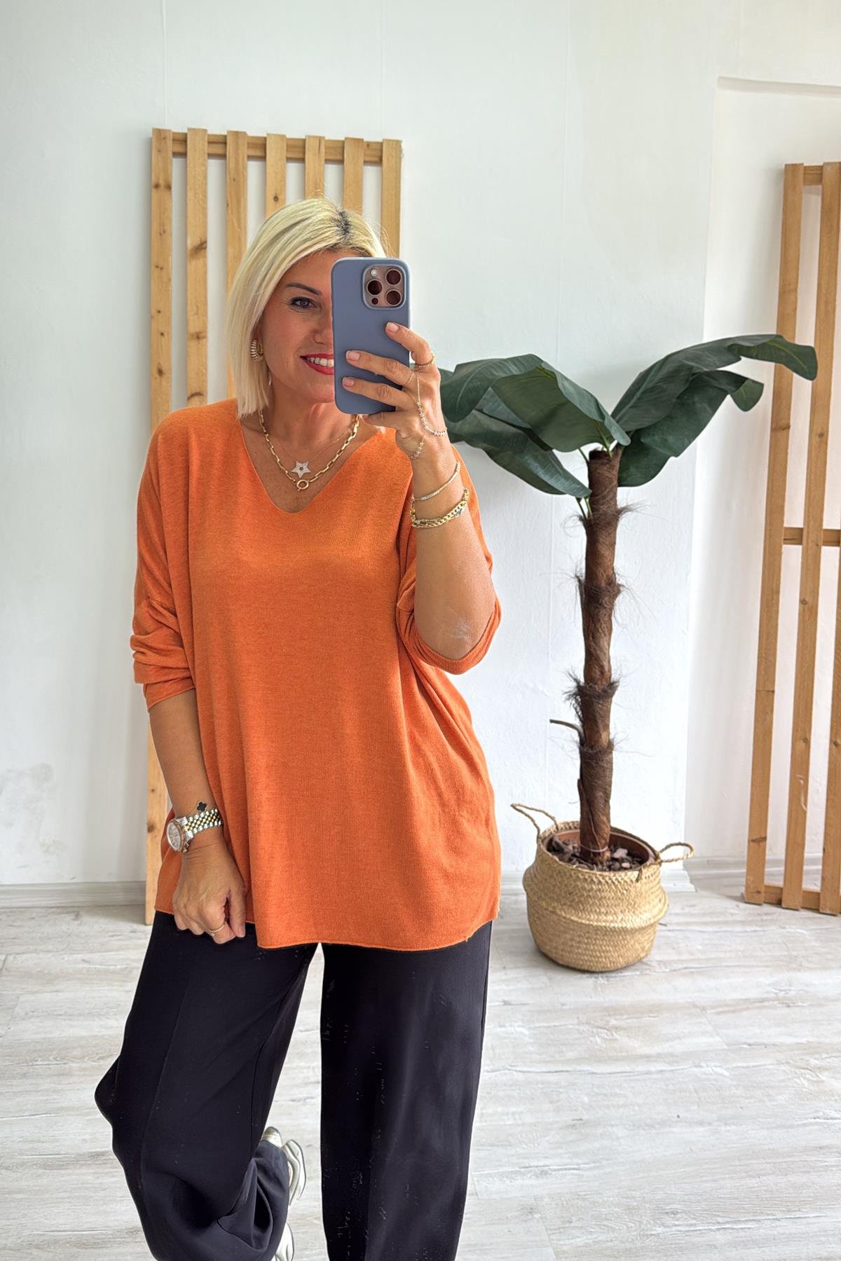 Orange V Yaka Pamuklu Düz İthal BluzUBL2412250-ORANGE-STD