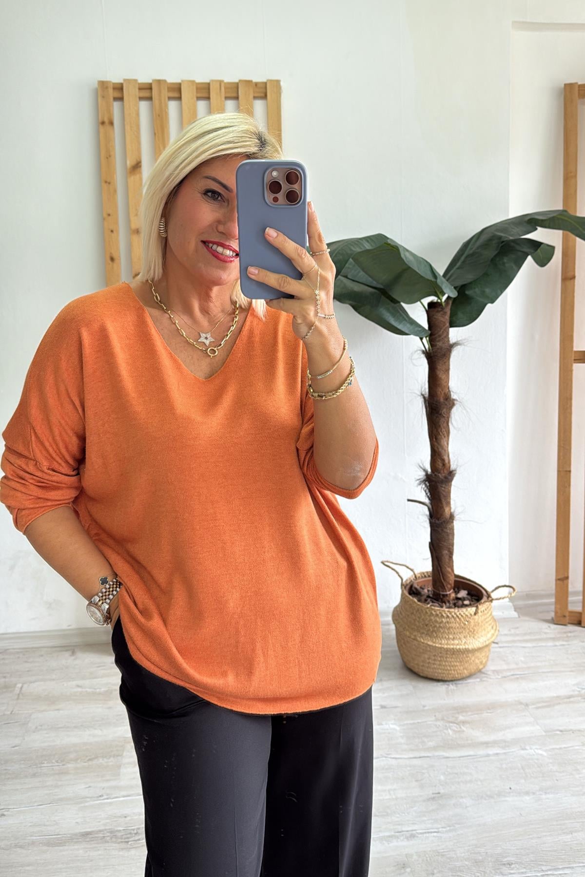 Orange V Yaka Pamuklu Düz İthal BluzUBL2412250-ORANGE-STD