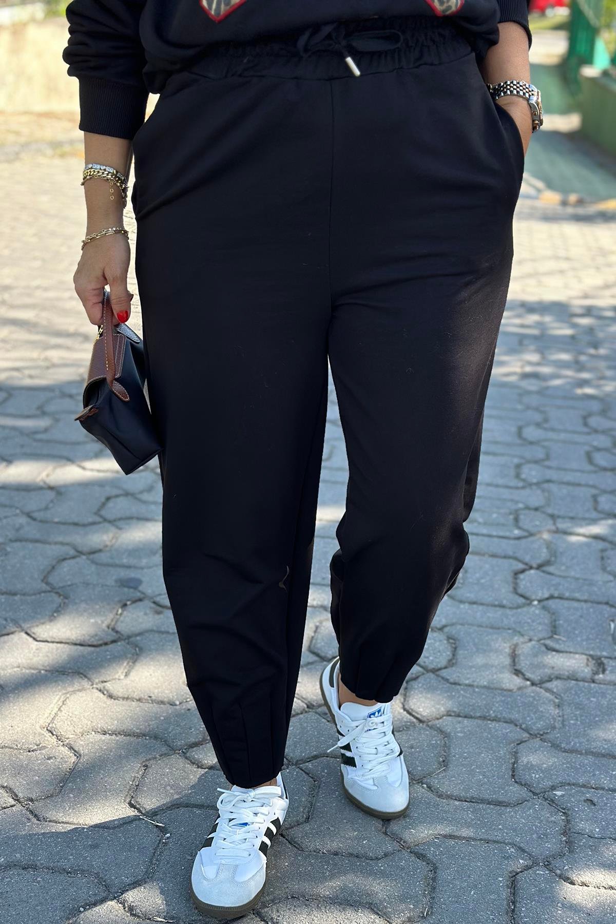 Paça Dikişi Beli Lastikli Penye Pantolon AK224058-SIYAH-S
