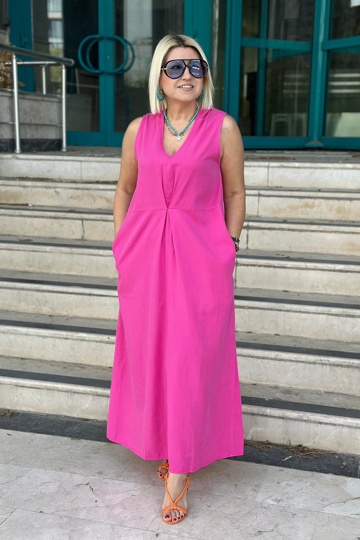 Pembe Kapüşonlu Kolsuz V Yaka Tansel Uzun ElbiseELB2401249-PEMBE-STD