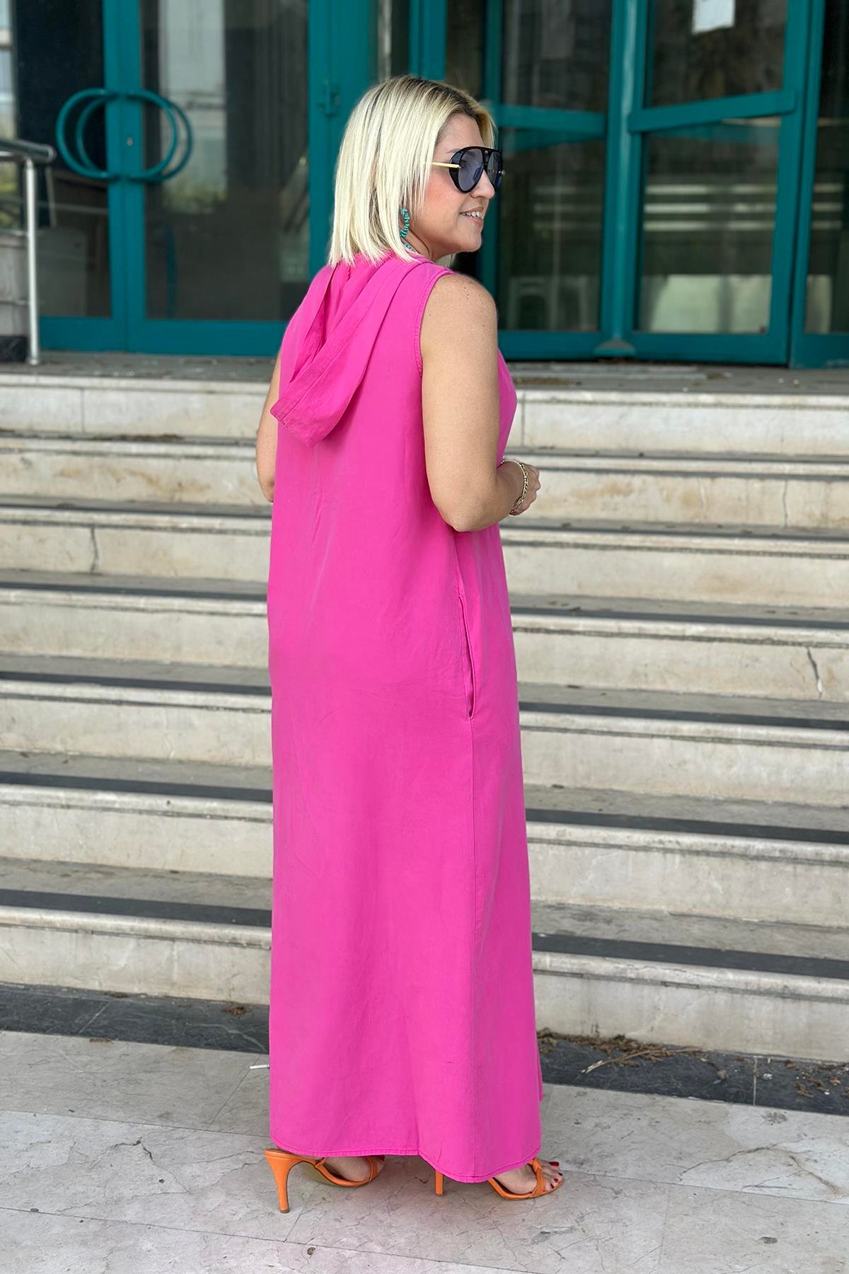 Pembe Kapüşonlu Kolsuz V Yaka Tansel Uzun ElbiseELB2401249-PEMBE-STD