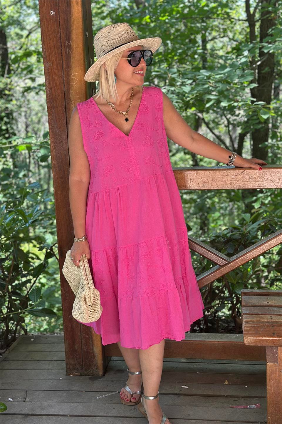 Pembe V Yaka Nakışlı Kolsuz Salaş ElbiseELB2401299-PEMBE-STD
