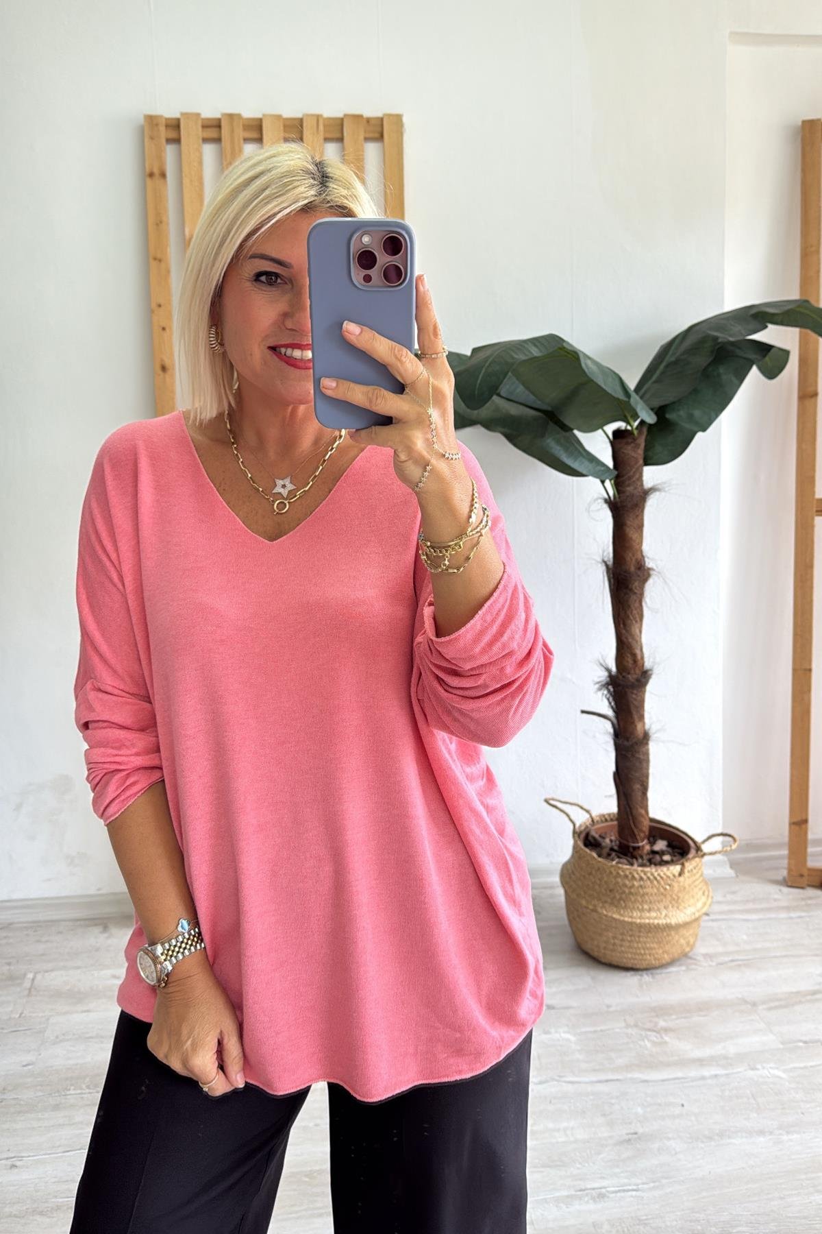 Pembe V Yaka Pamuklu Düz İthal BluzUBL2412250-PEMBE-STD