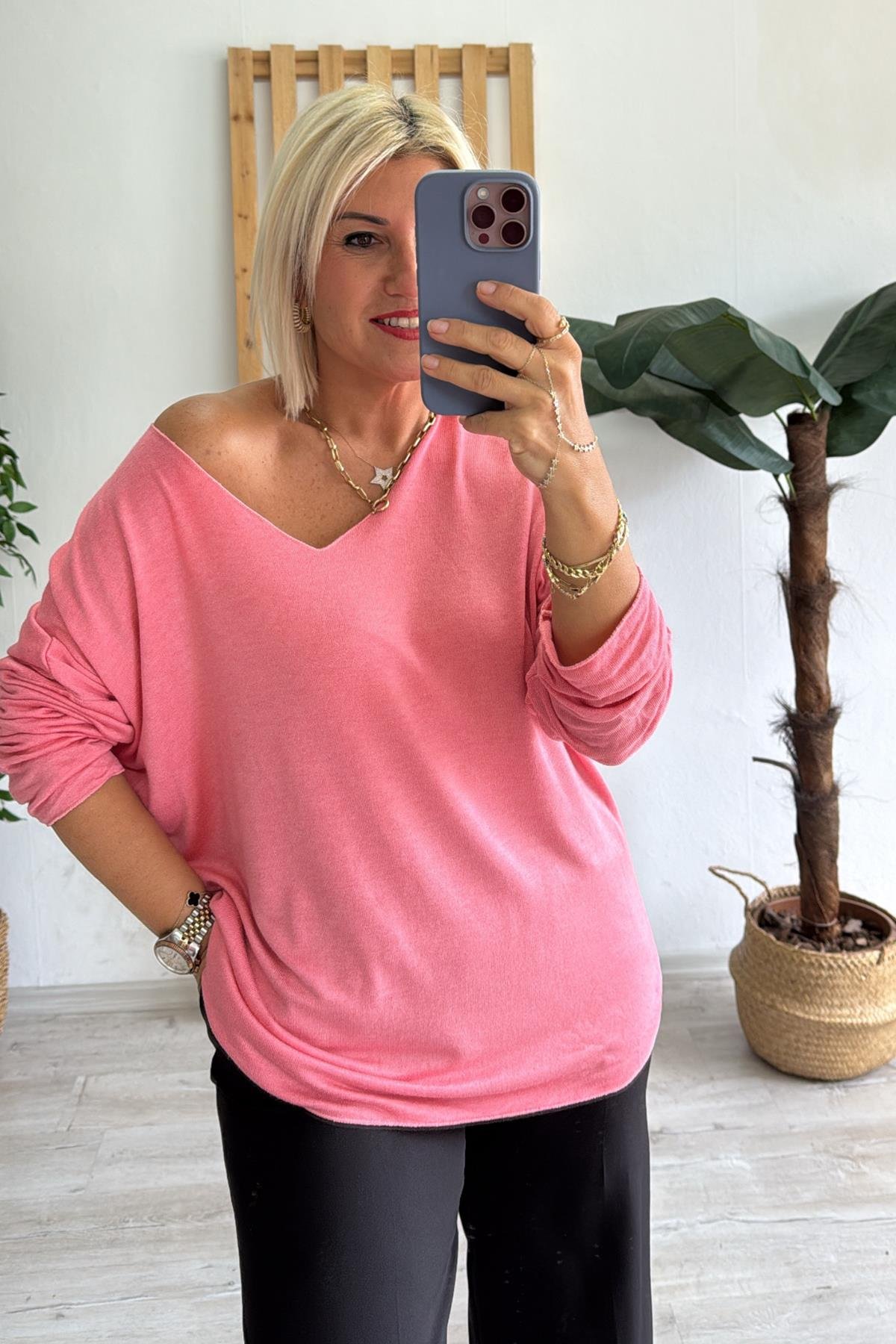 Pembe V Yaka Pamuklu Düz İthal BluzUBL2412250-PEMBE-STD