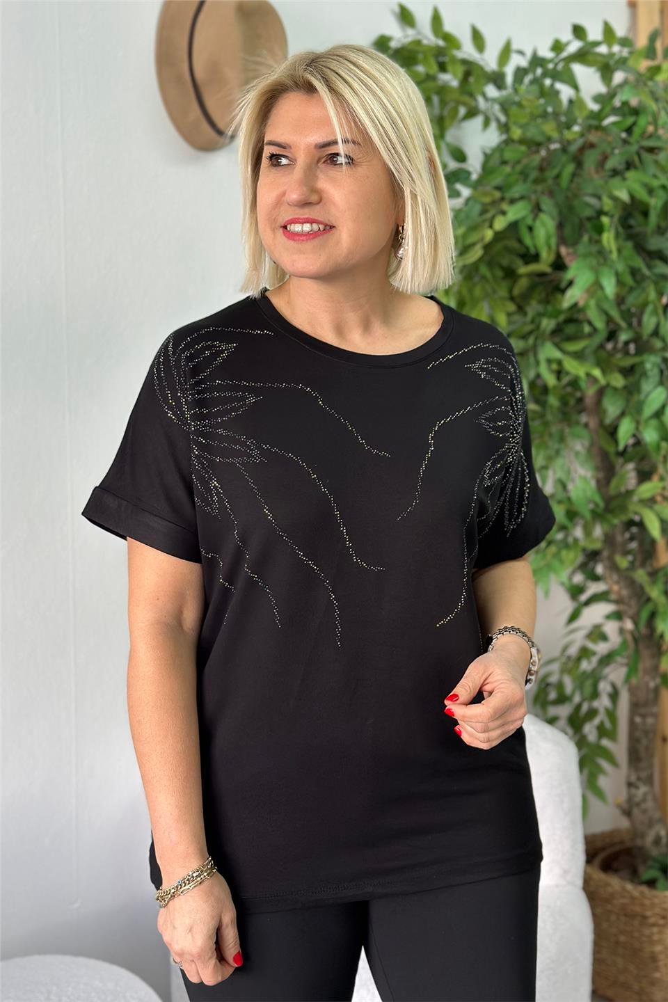 Siyah Bisiklet yaka Çiçek Desen Taş Baskılı Penye TshirtUTS25002062-SIYAH-M/L