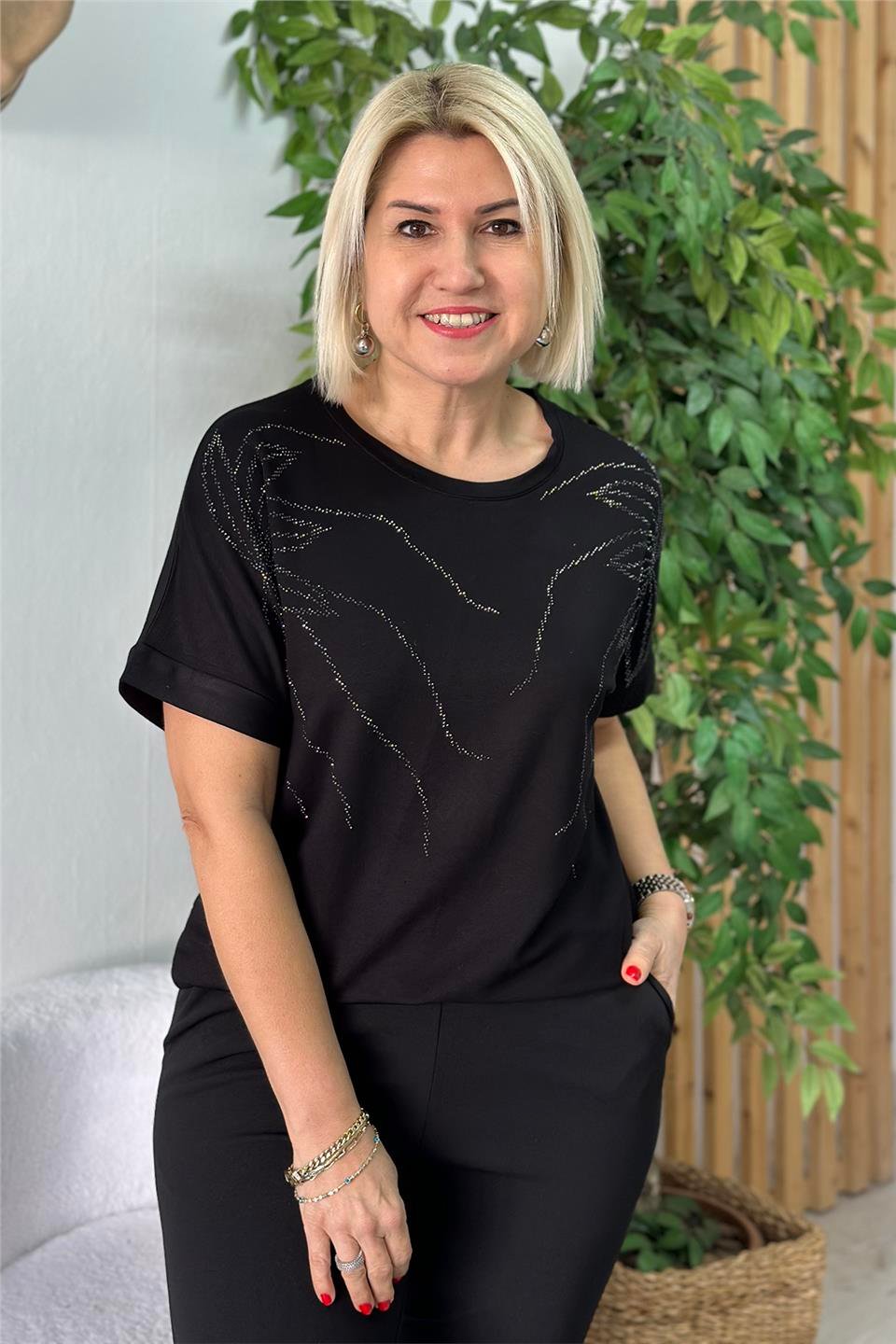 Siyah Bisiklet yaka Çiçek Desen Taş Baskılı Penye TshirtUTS25002062-SIYAH-M/L