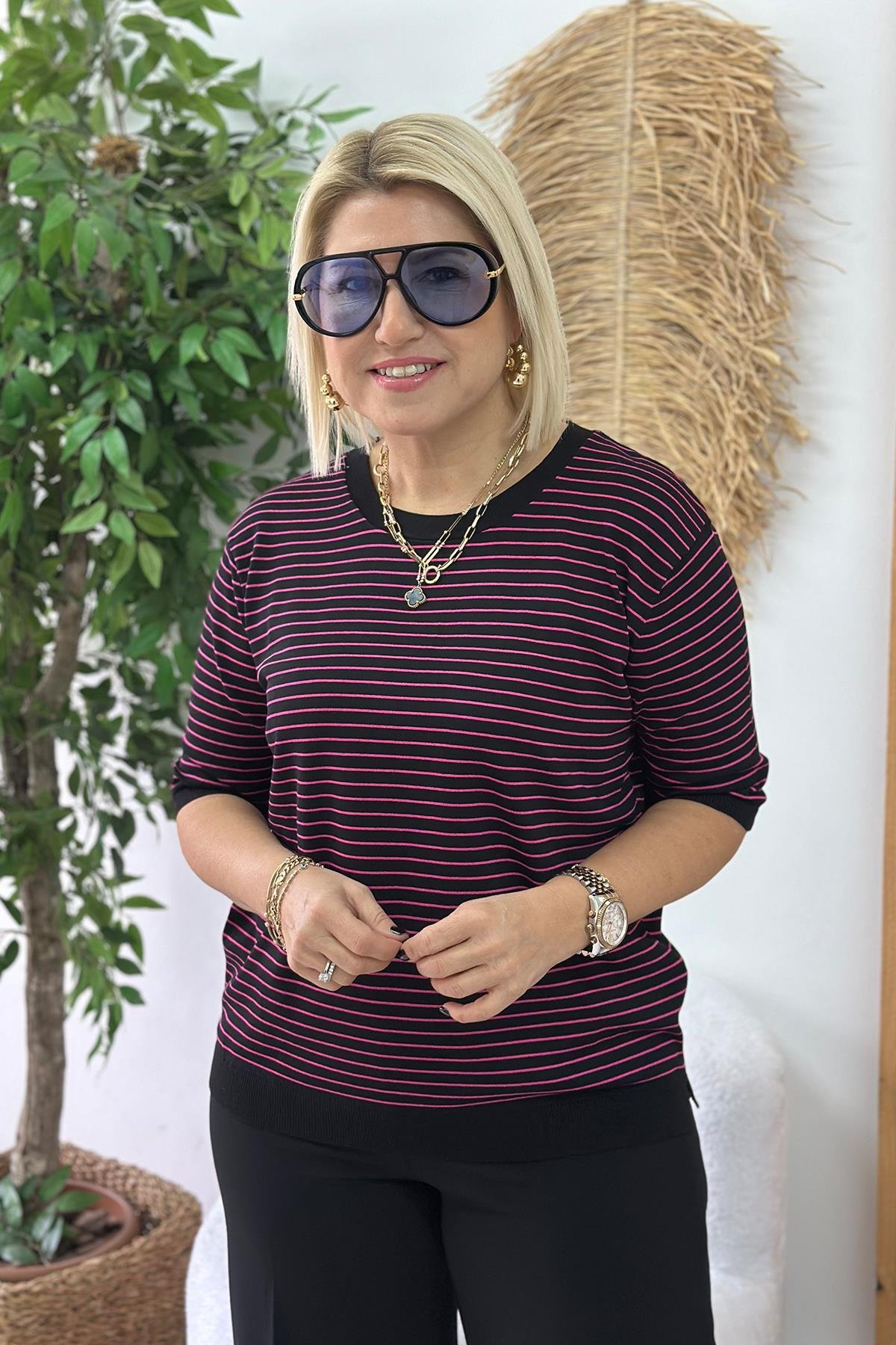 Siyah Bisiklet Yaka Çizgili Kısa Kol TrikoUT24110960-SIYAH-STD