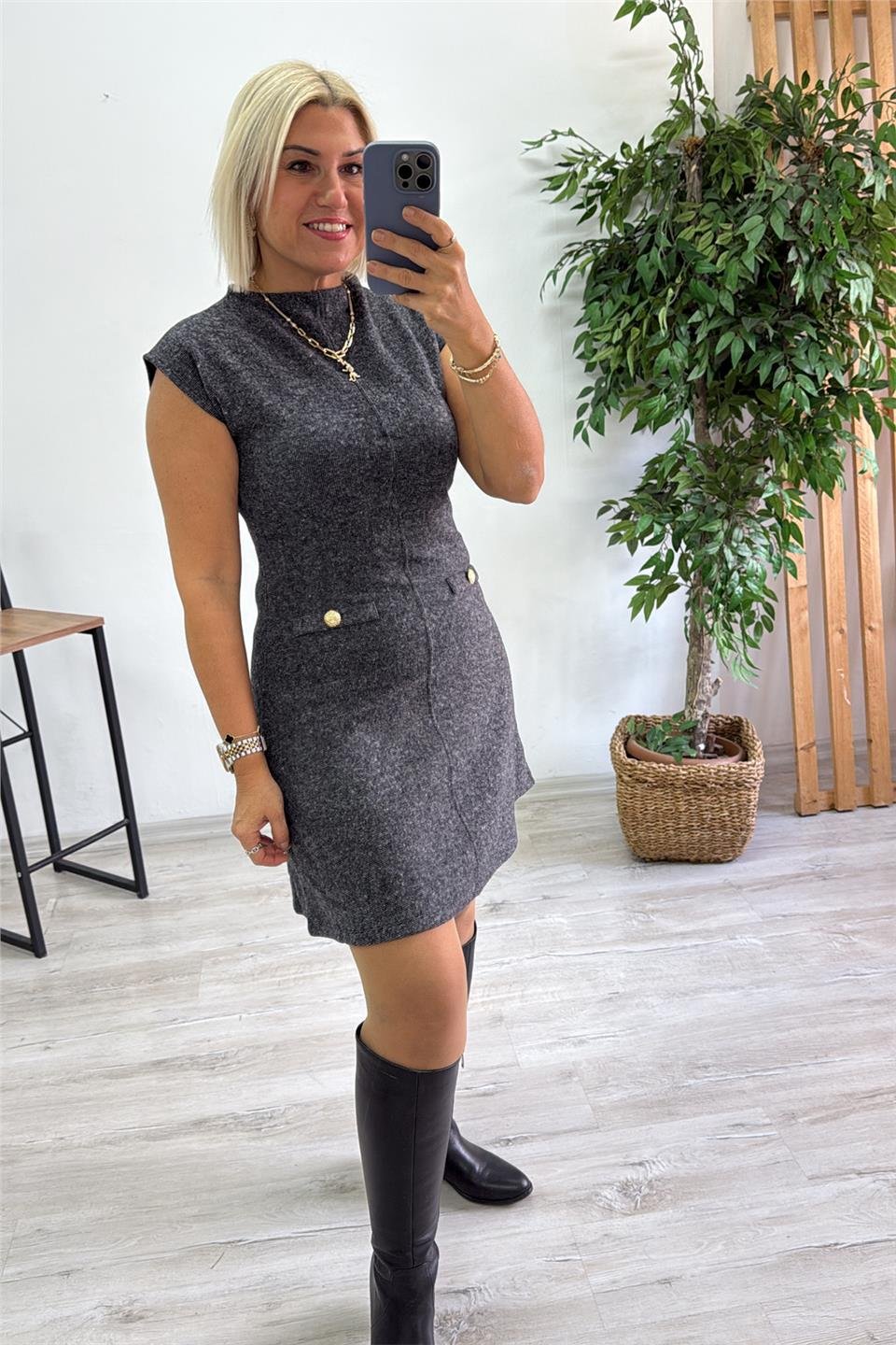 Siyah Dil Yaka Gold Düğmeli Kolsuz Mini ElbiseELB25013119-SIYAH-STD