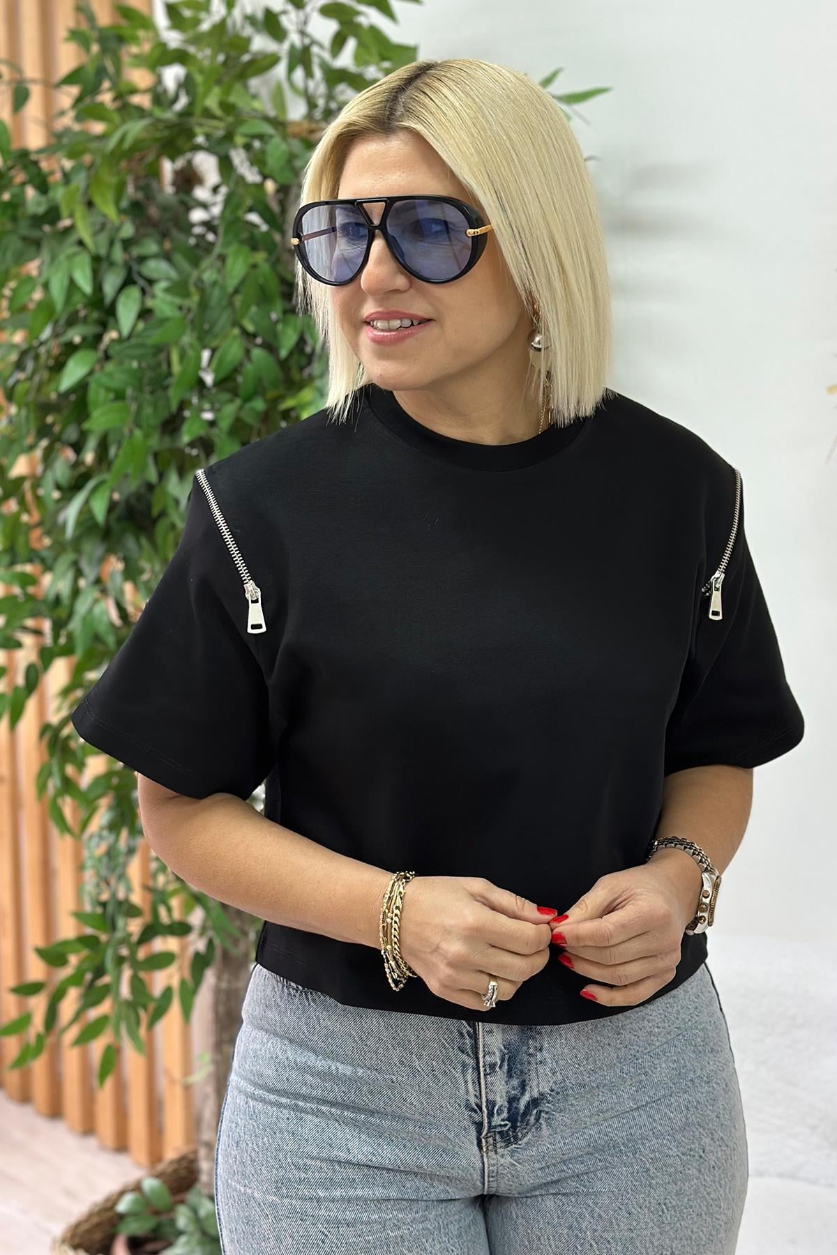 Siyah Fermuar Detaylı TshirtUTS25002056-SIYAH-STD