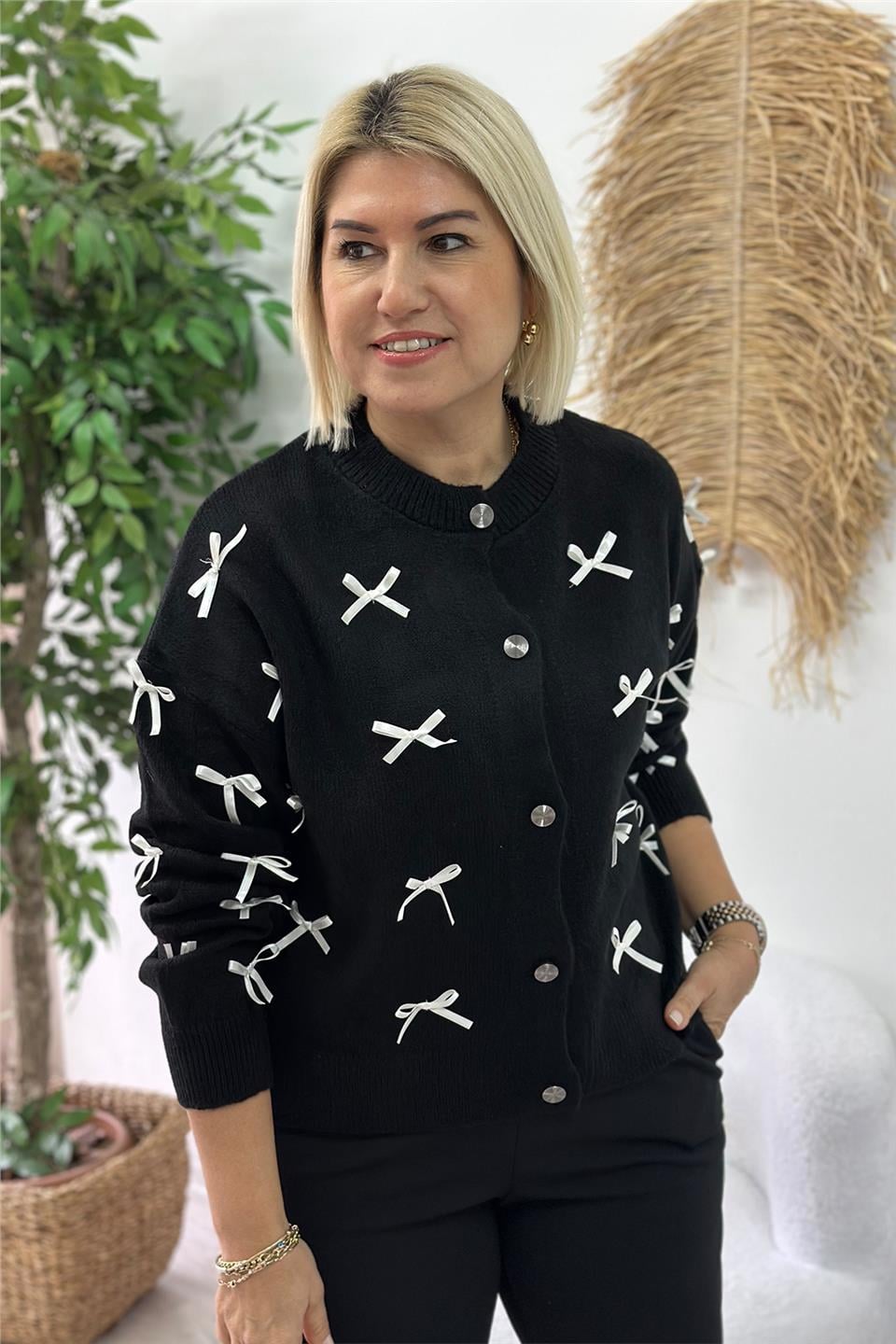 Siyah Fiyonk İşlemli HırkaUH24110919-SIYAH-STD