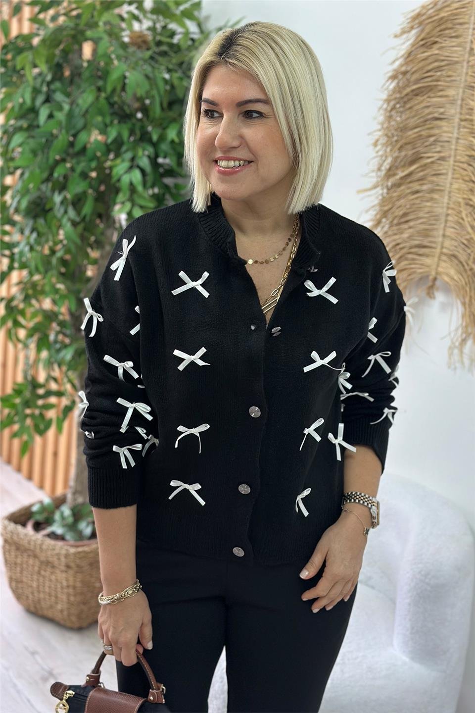 Siyah Fiyonk İşlemli HırkaUH24110919-SIYAH-STD