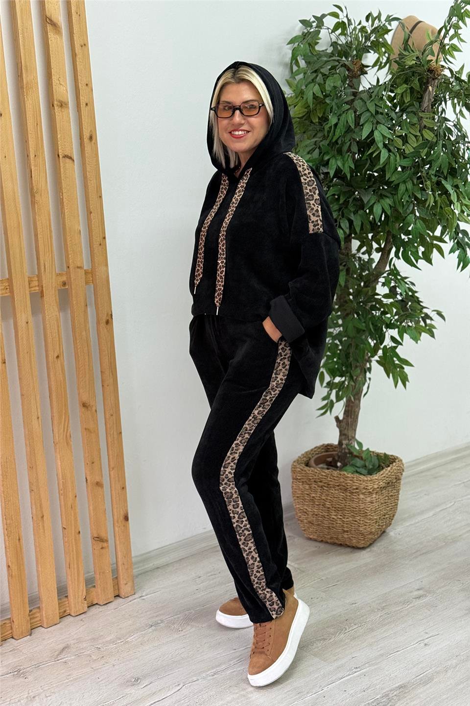 Siyah Kapüşonlu Leopar Şeritli İthal Kadife İkili TakımUTK2501181-SIYAH-STD