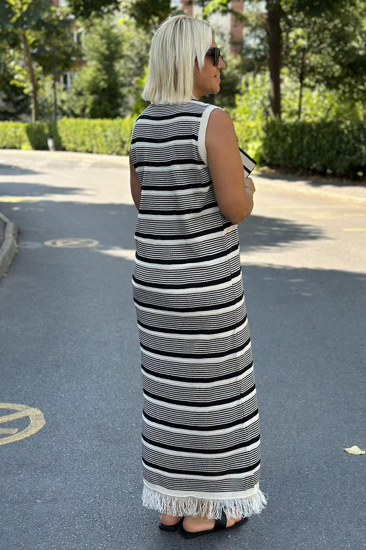 Siyah Kolsuz Çizgili Triko ElbiseUK2232121281-SIYAH-STD