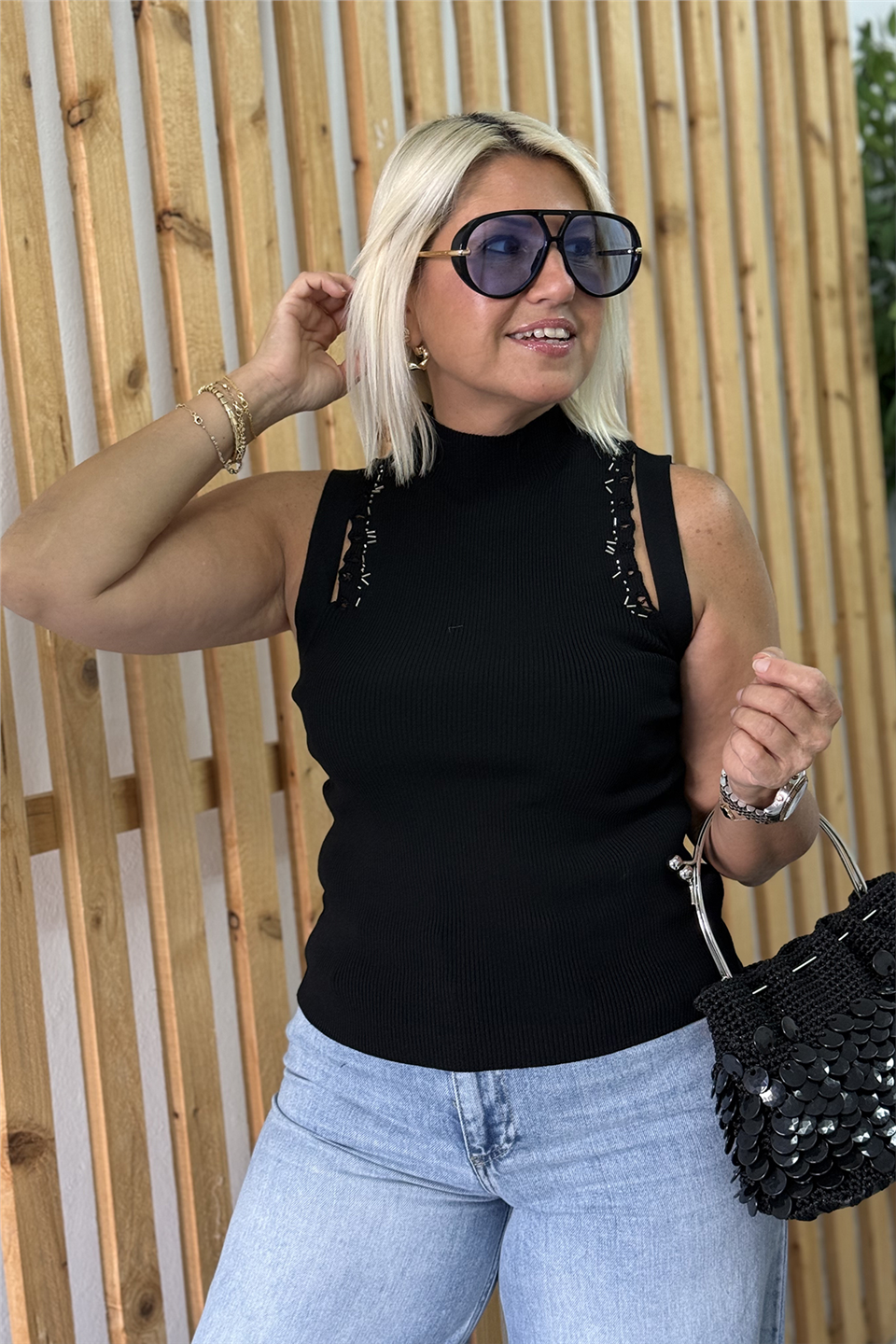 Siyah Kolsuz Dik Yaka Pencere Detaylı Boncuklu TrikoUT26001065-SIYAH-STANDART